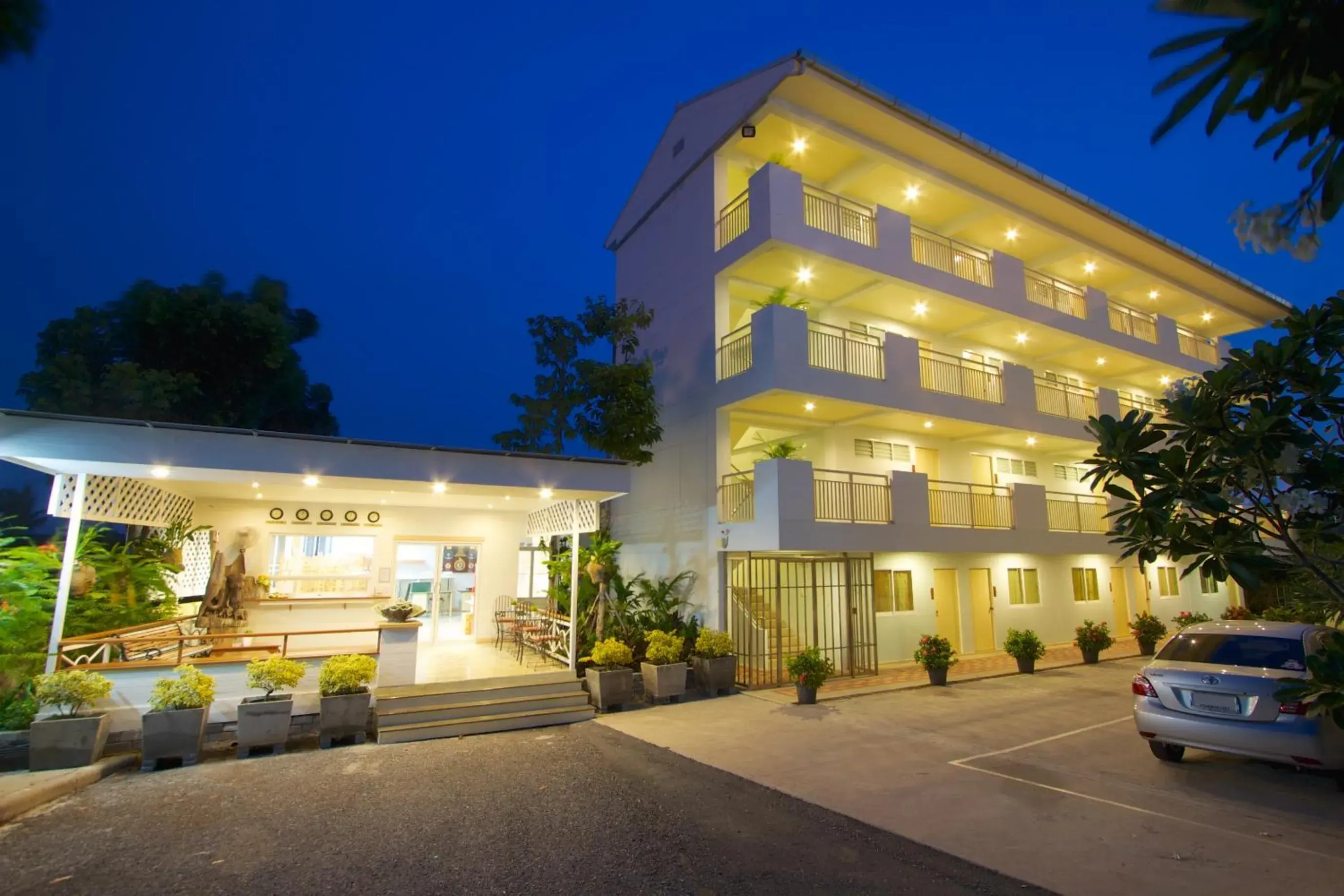 Charn Residence Charn Residence