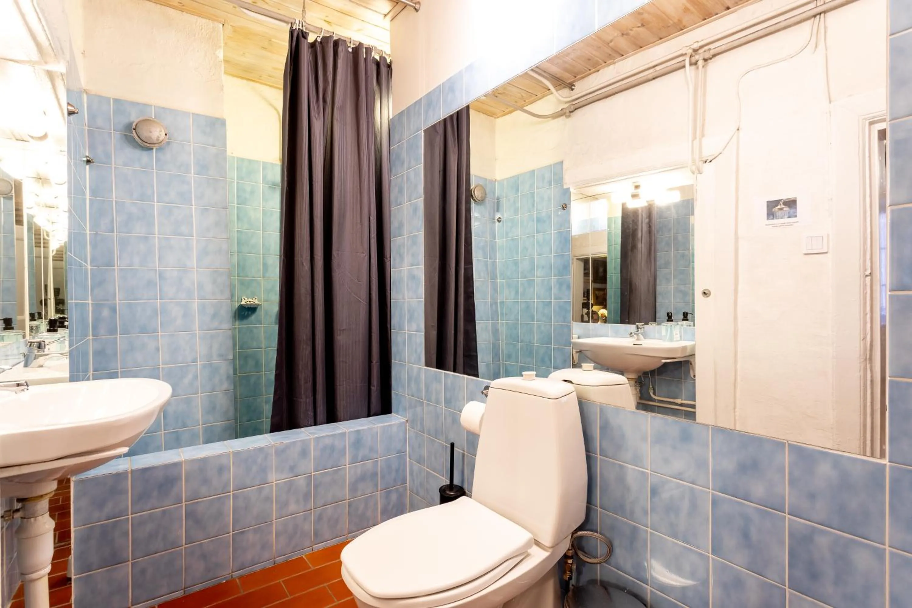 Toilet in ApartDirect Gamla Stan