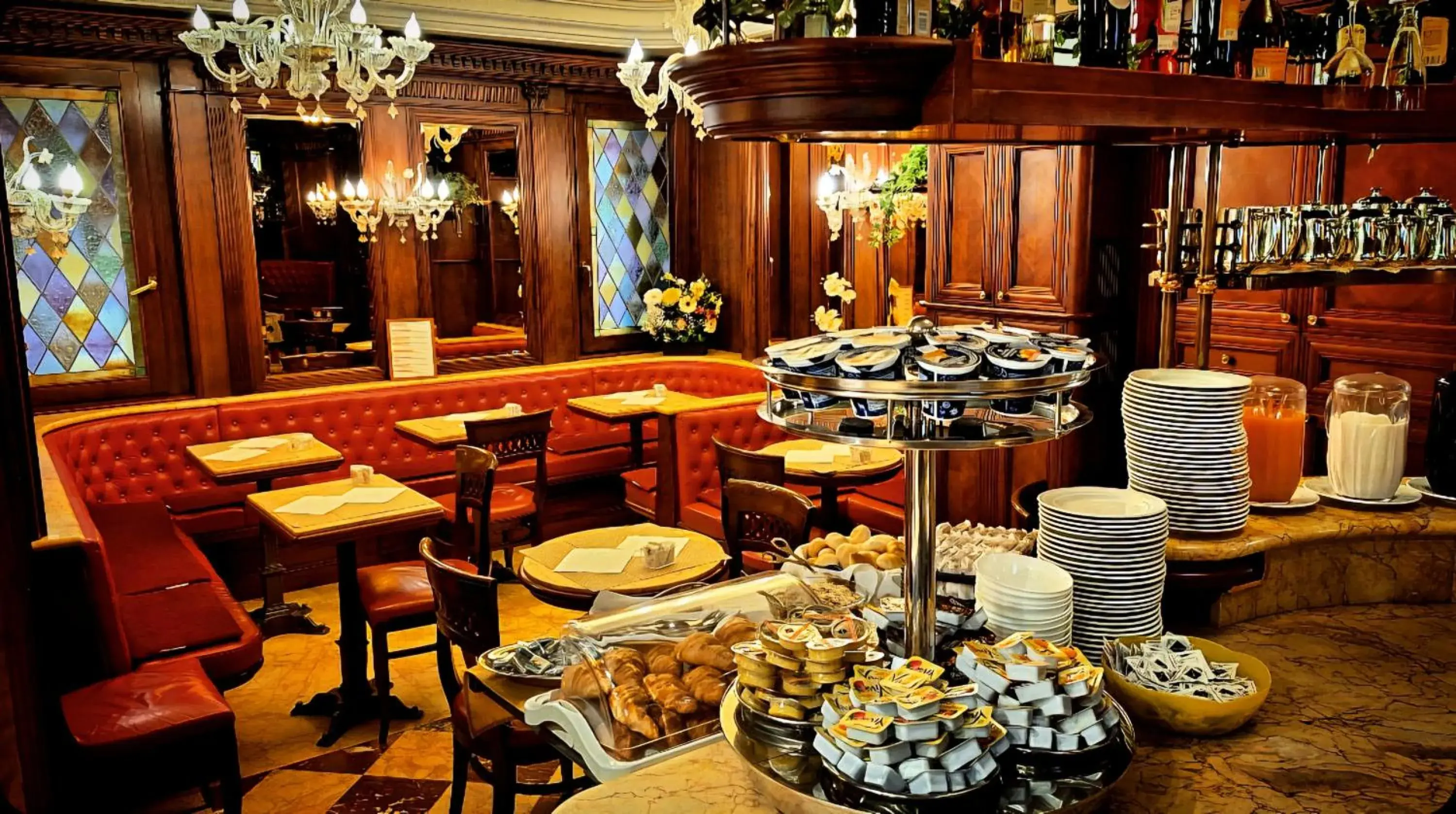 Breakfast in Hotel Lux Breakfast in Hotel Lux