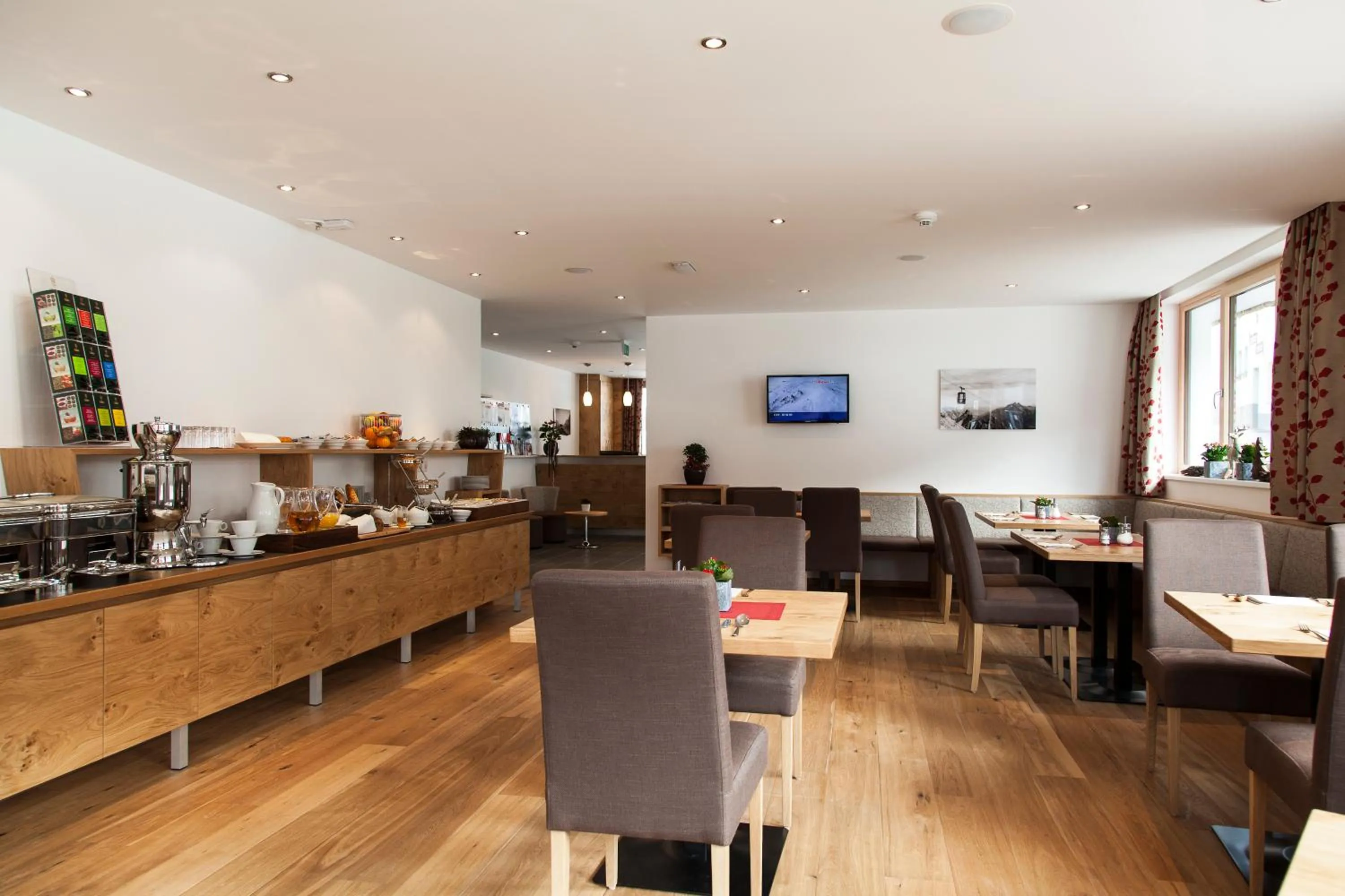 Restaurant/places to eat in Alpenleben