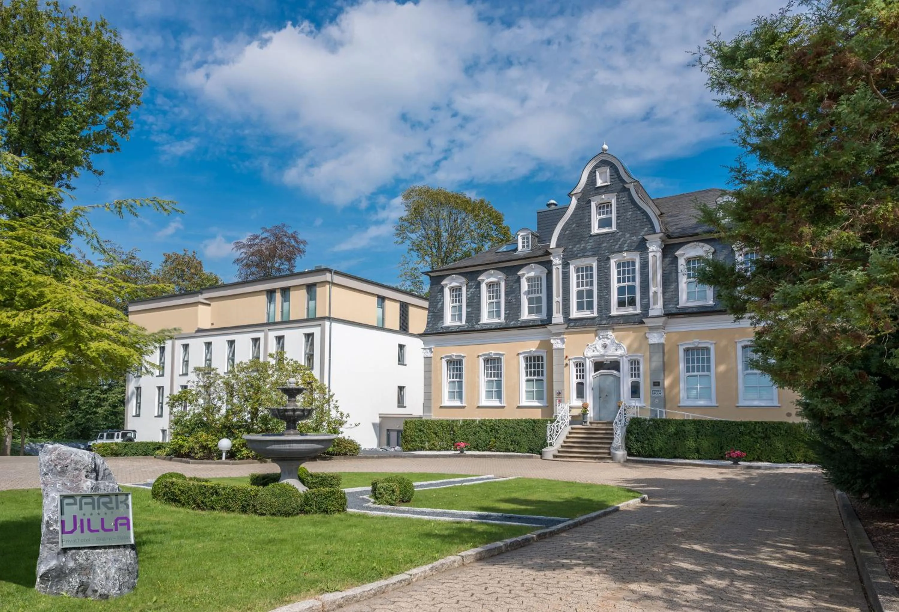 Facade/entrance in Park Villa Hotel
