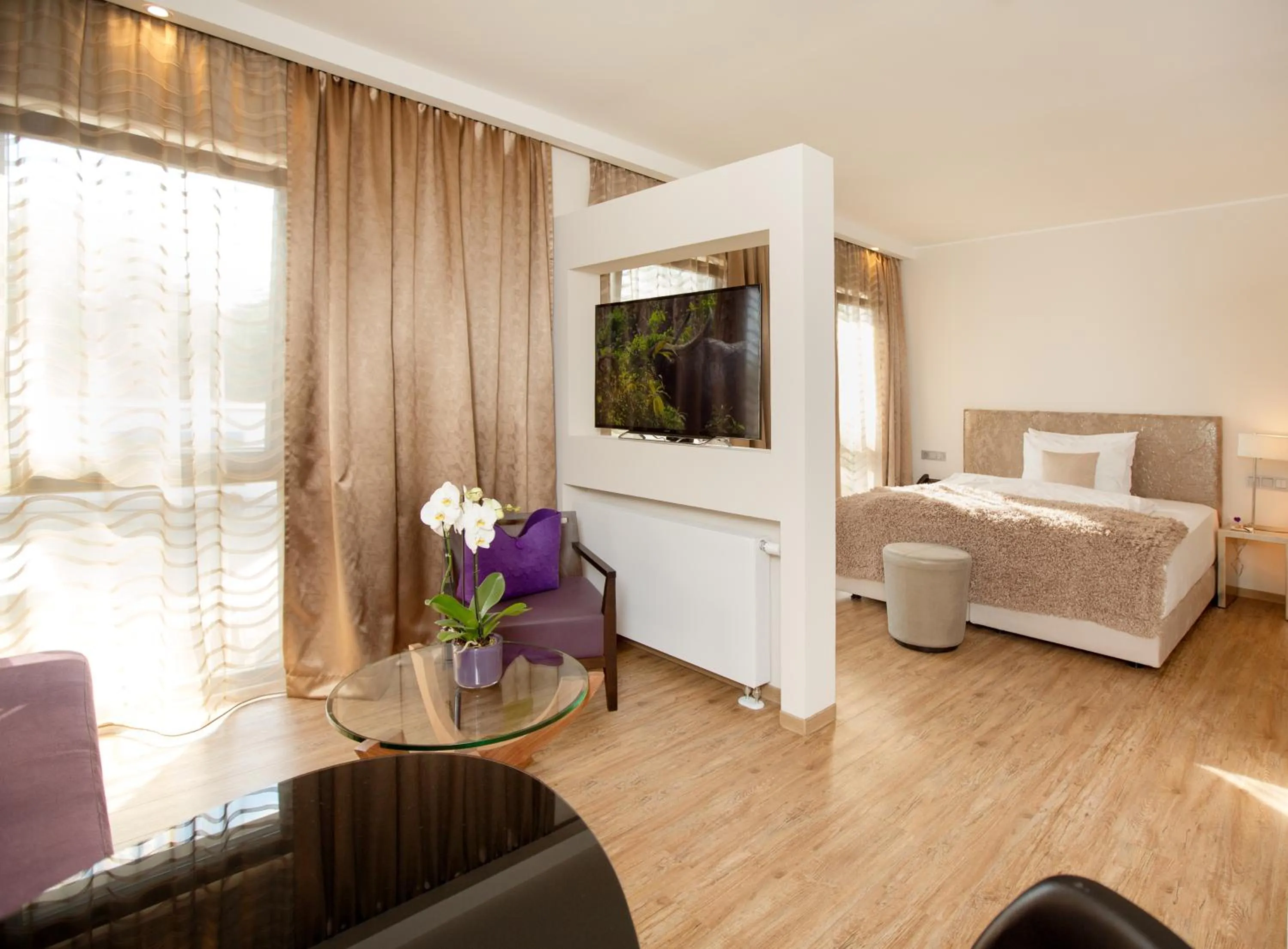 Living room, Bed in Park Villa Hotel