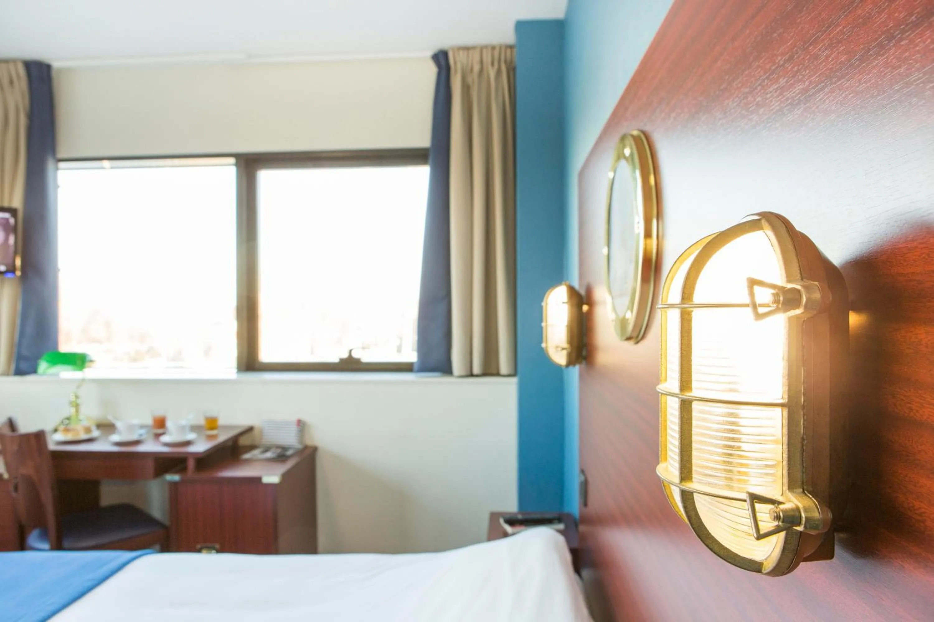 Bed in Hôtel Les Gens De Mer Dunkerque by Popinns