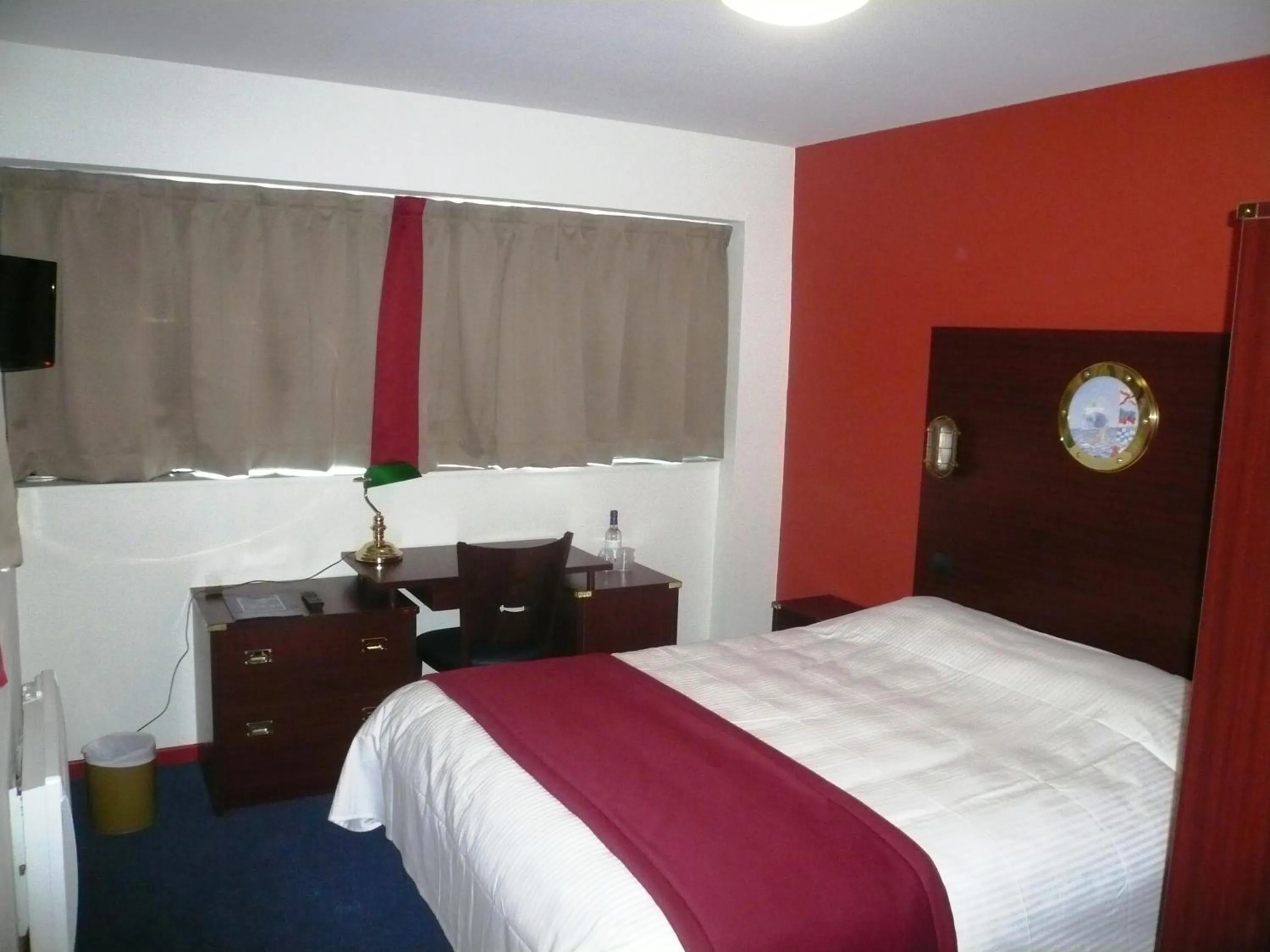 Bed in Hôtel Les Gens De Mer Dunkerque by Popinns