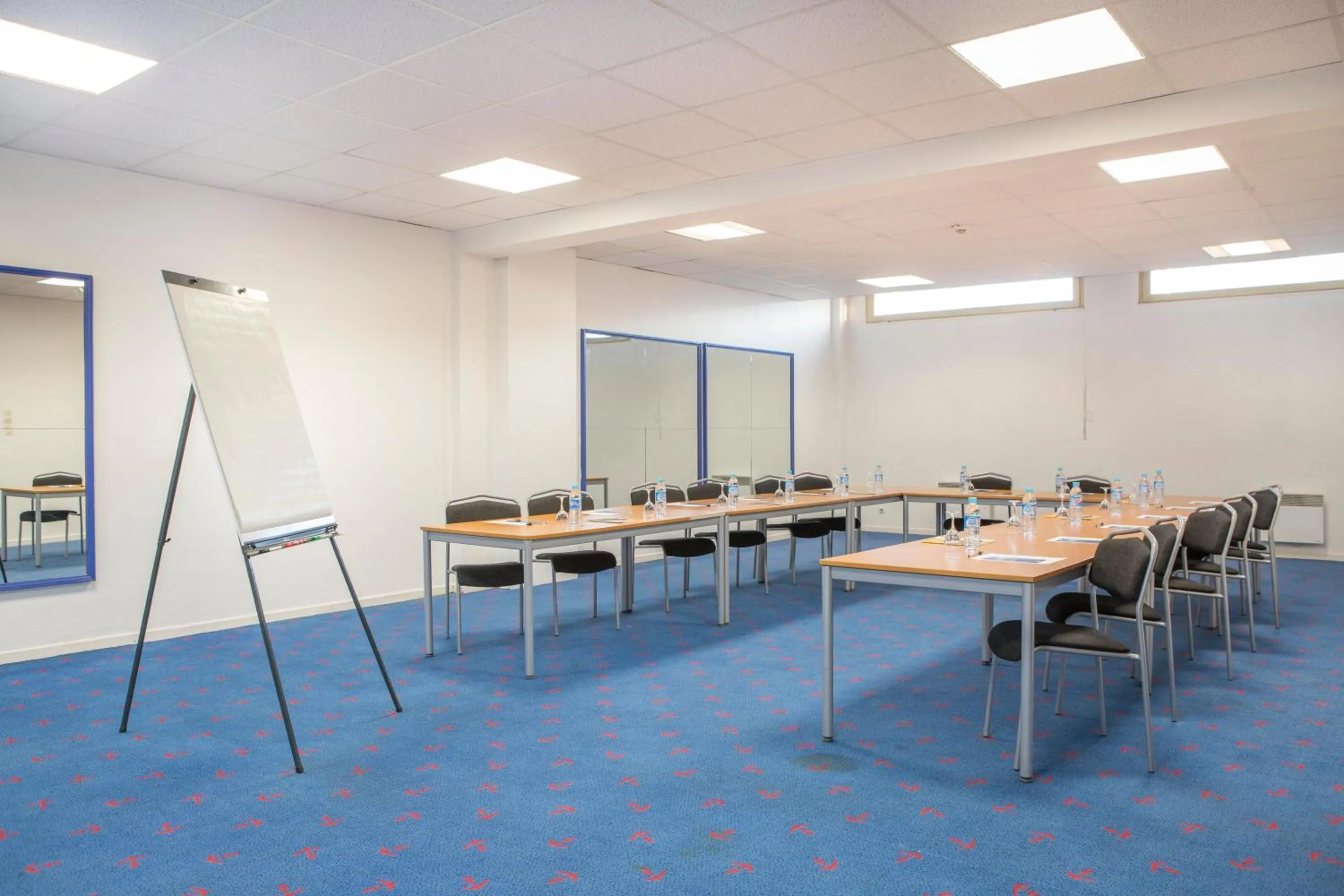 Meeting/conference room in Hôtel Les Gens De Mer Dunkerque by Popinns