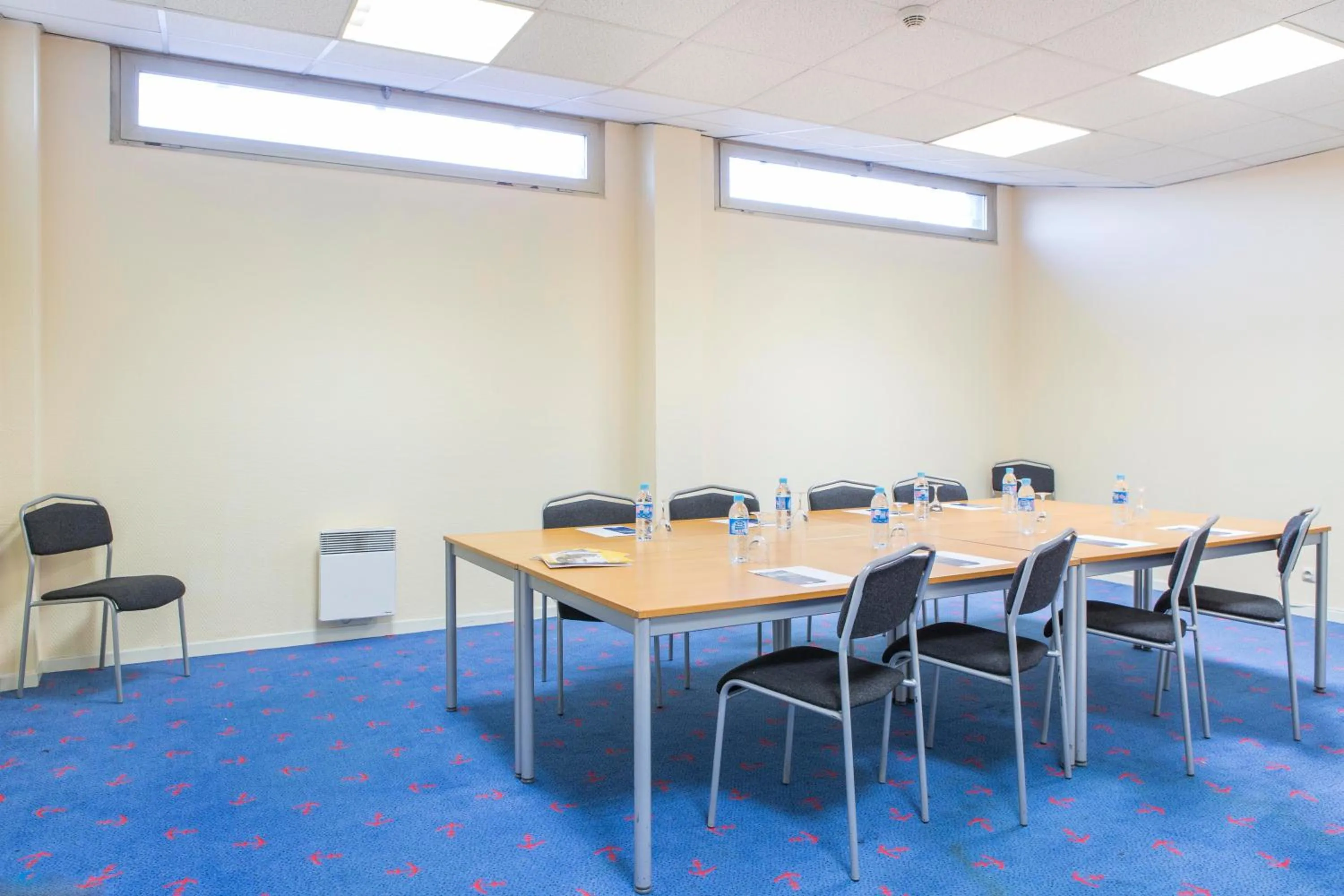 Meeting/conference room in Hôtel Les Gens De Mer Dunkerque by Popinns