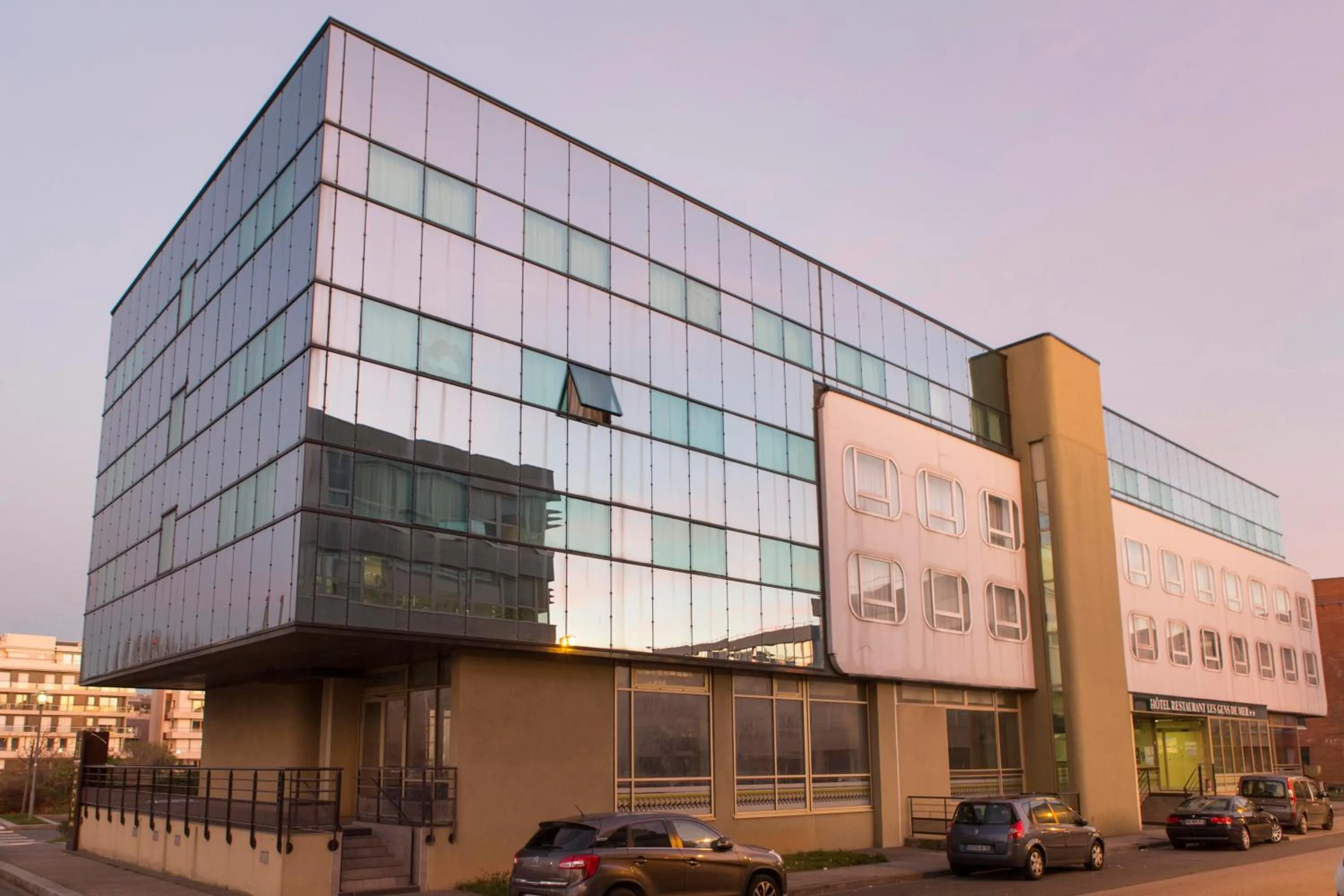 Property building in Hôtel Les Gens De Mer Dunkerque by Popinns