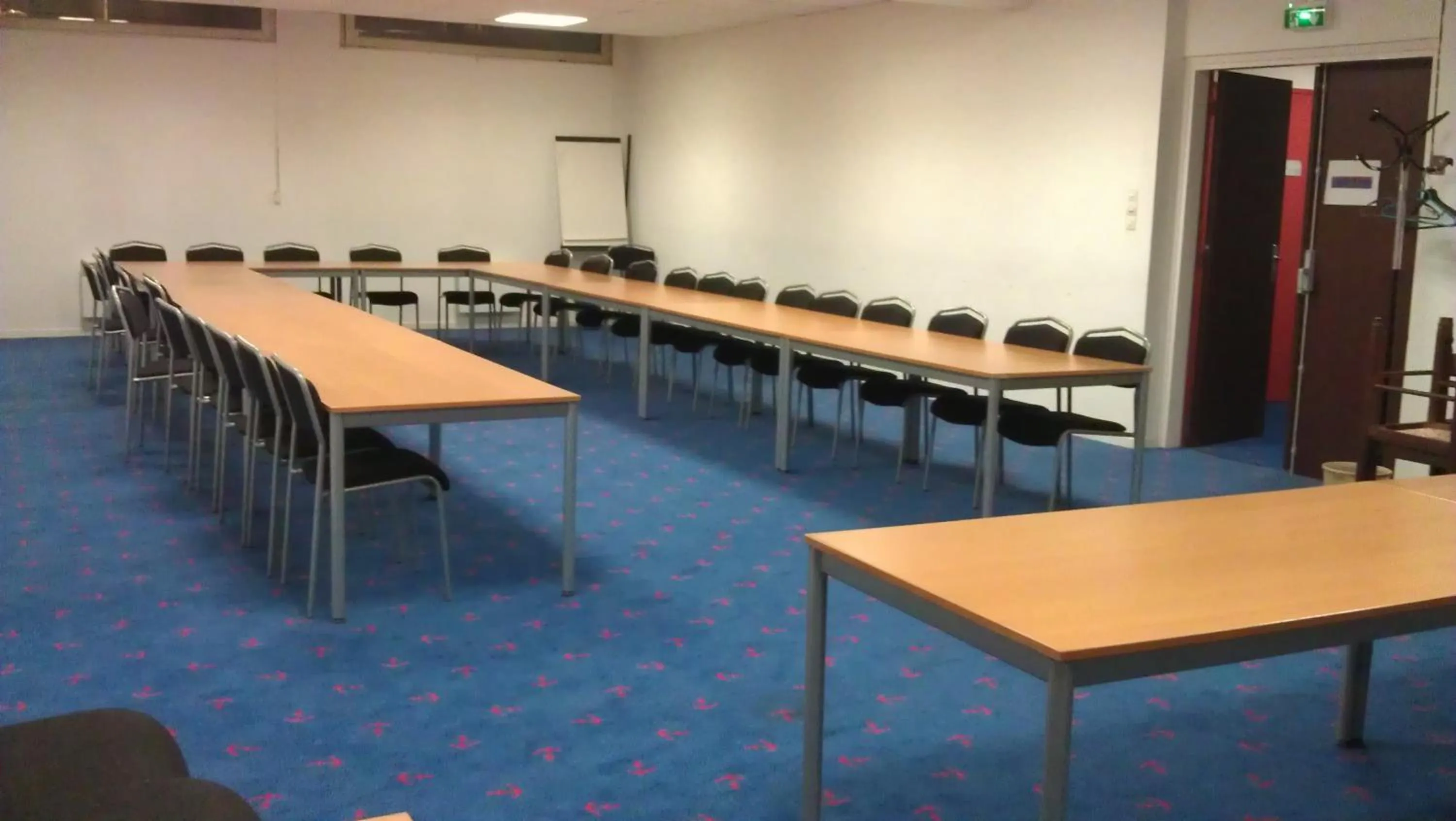 Business facilities in Hôtel Les Gens De Mer Dunkerque by Popinns