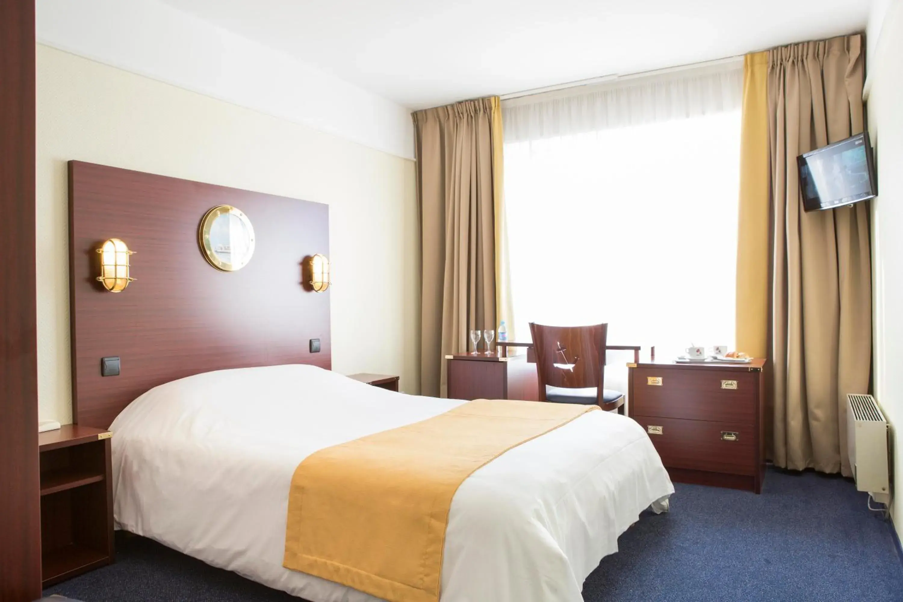 Double Room with City View in Hôtel Les Gens De Mer Dunkerque by Popinns Double Room with City View in Hôtel Les Gens De Mer Dunkerque by Popinns