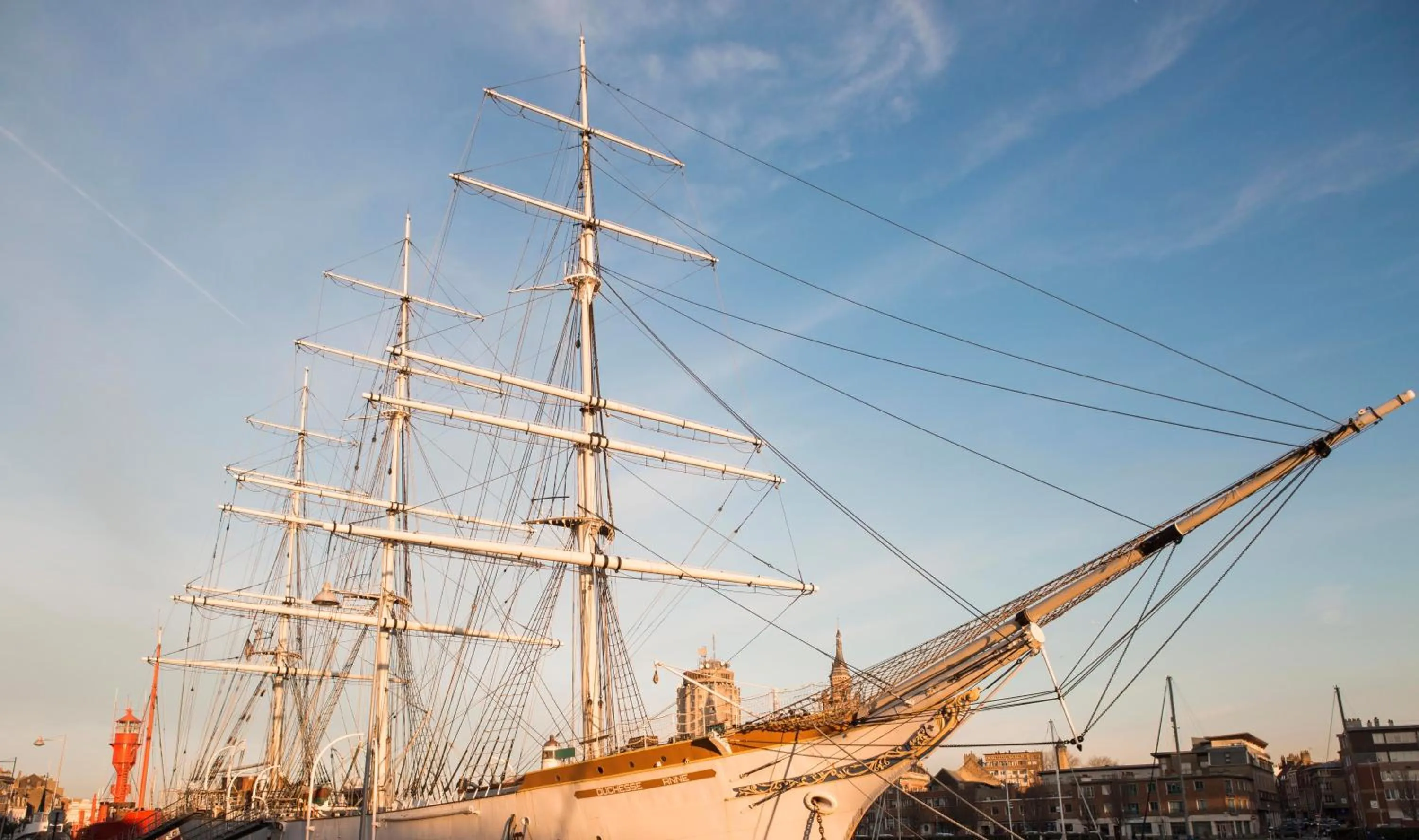 Activities in Hôtel Les Gens De Mer Dunkerque by Popinns