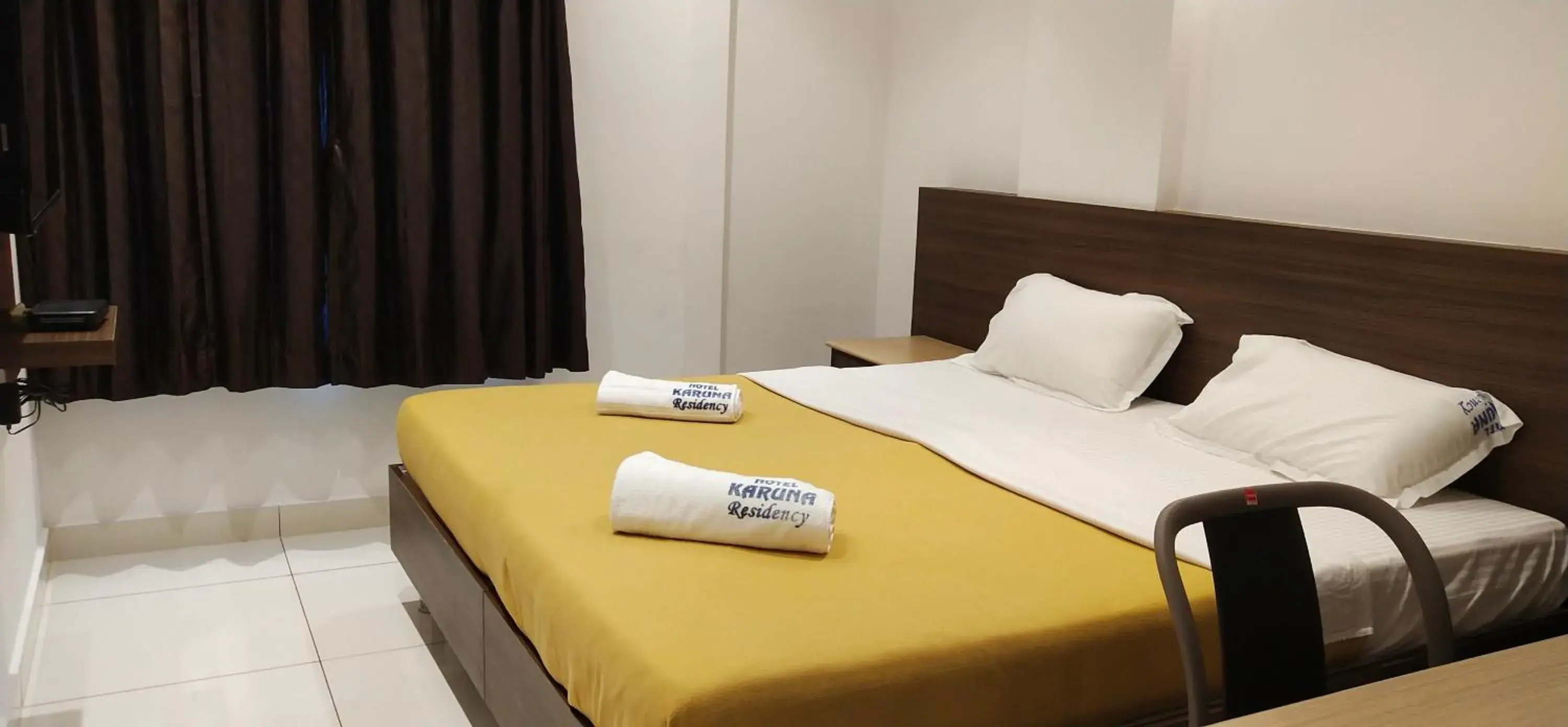 Deluxe Double Room in Hotel Karuna Residency Deluxe Double Room in Hotel Karuna Residency