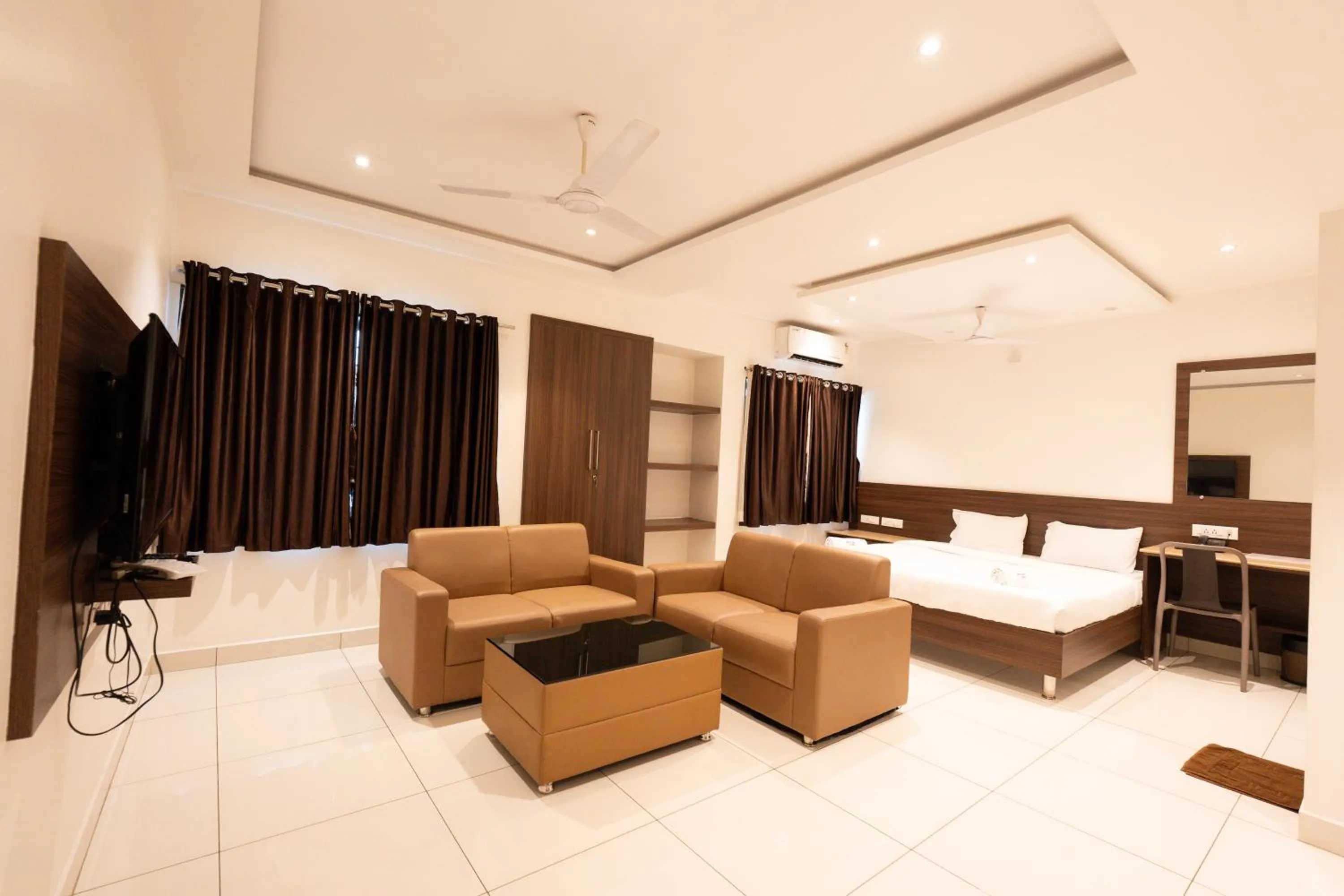 Living room, Bed in Hotel Karuna Residency