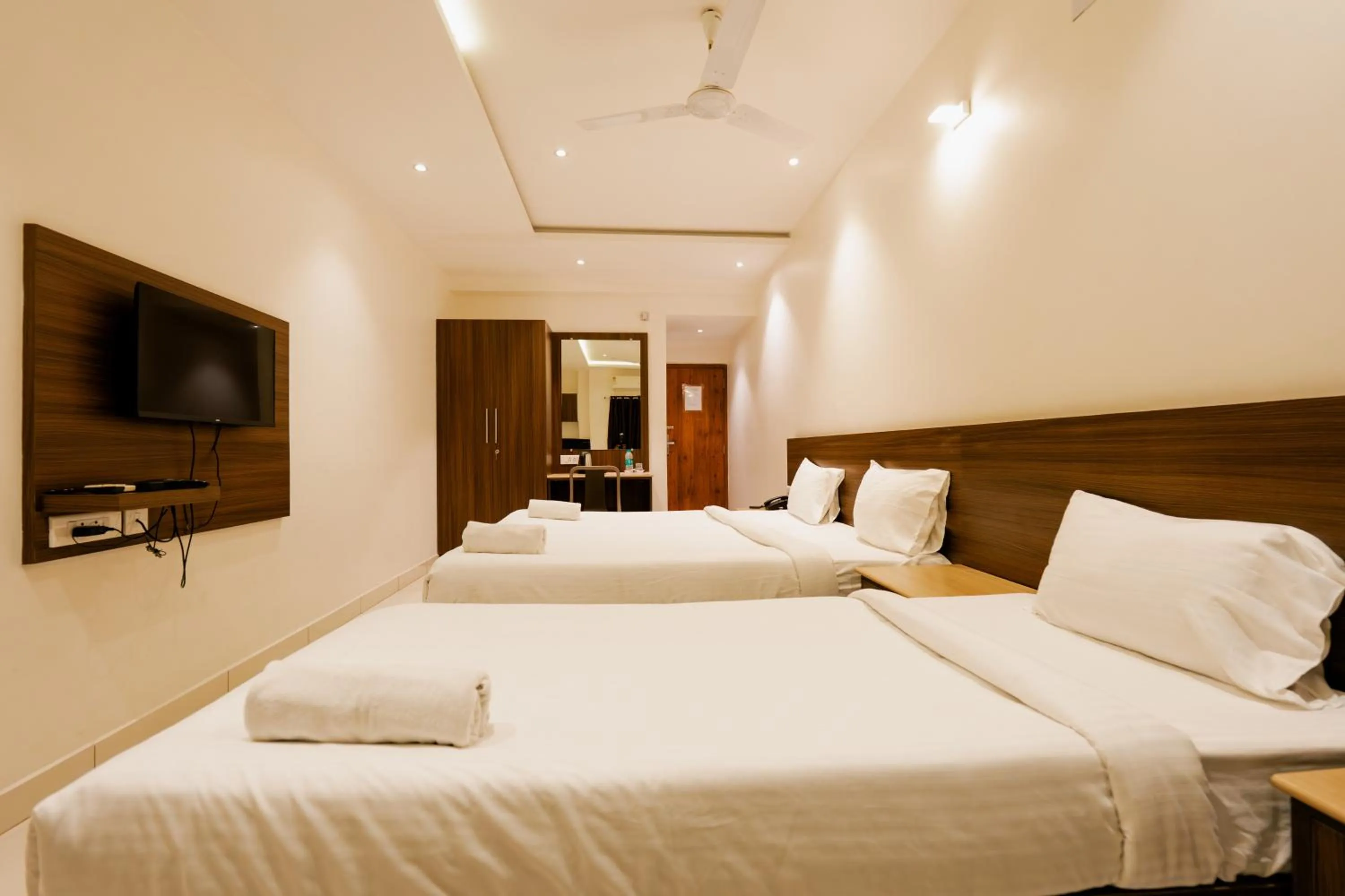 Bedroom, Bed in Hotel Karuna Residency