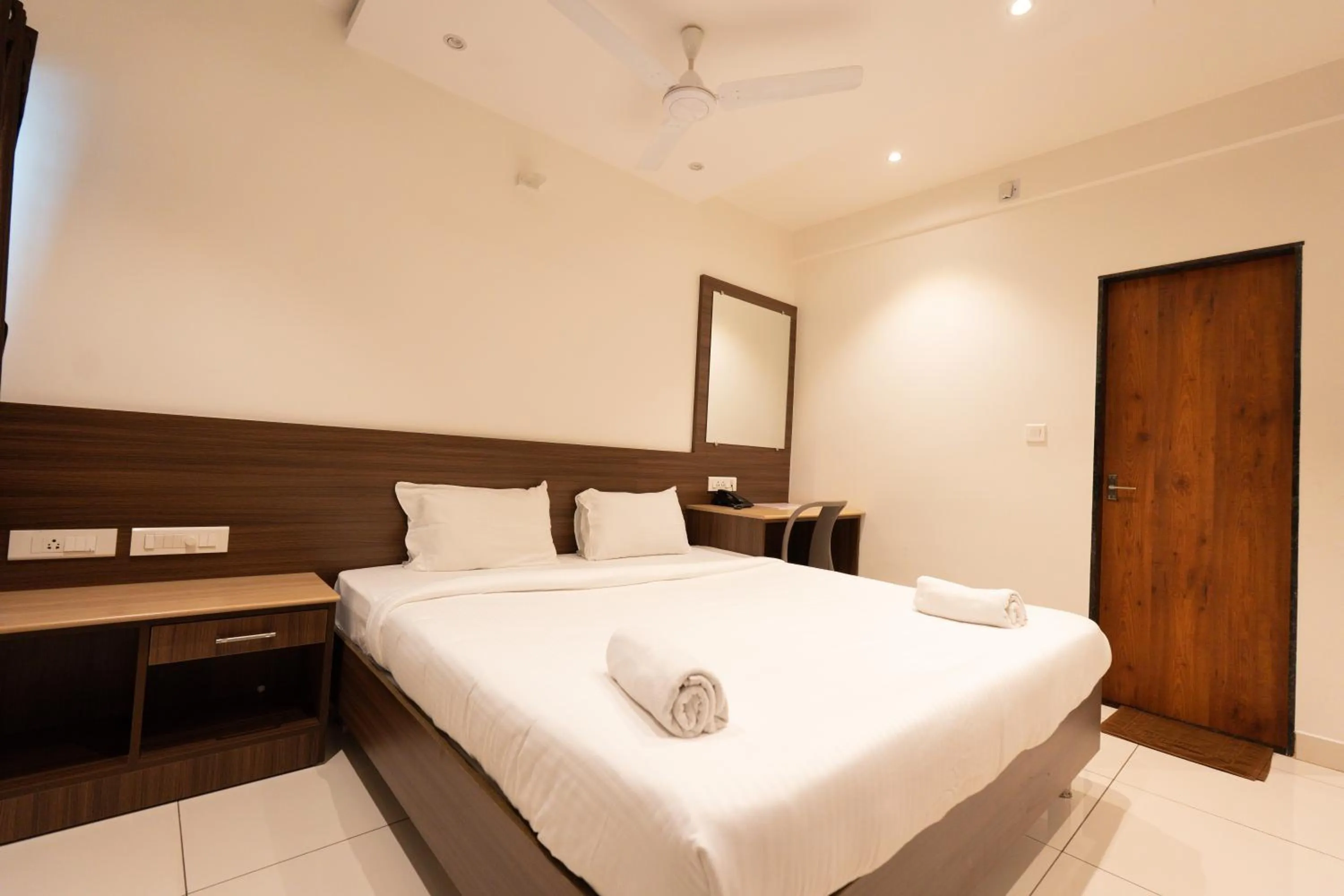 Bed in Hotel Karuna Residency