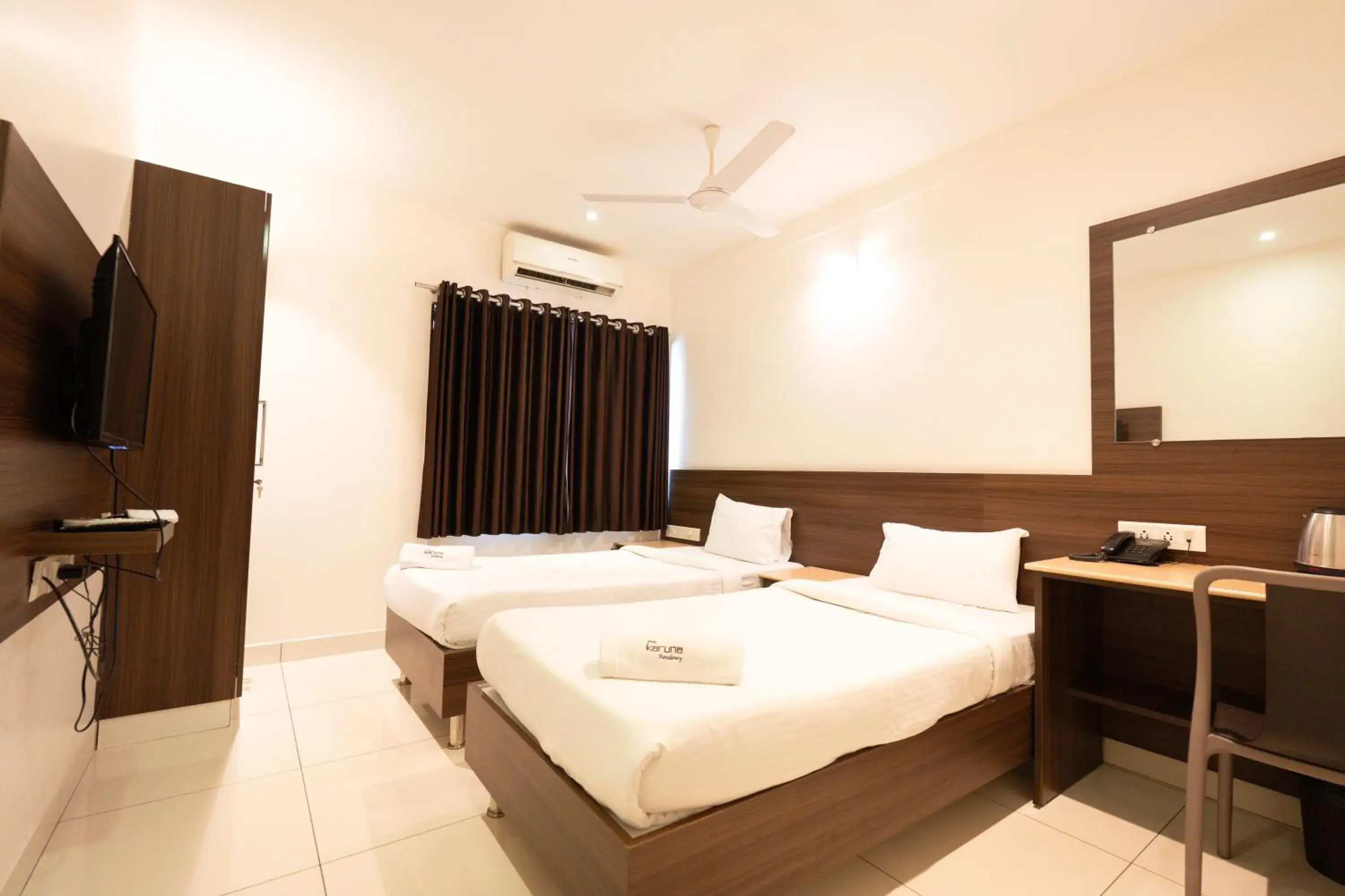 Deluxe Twin Room in Hotel Karuna Residency Deluxe Twin Room in Hotel Karuna Residency