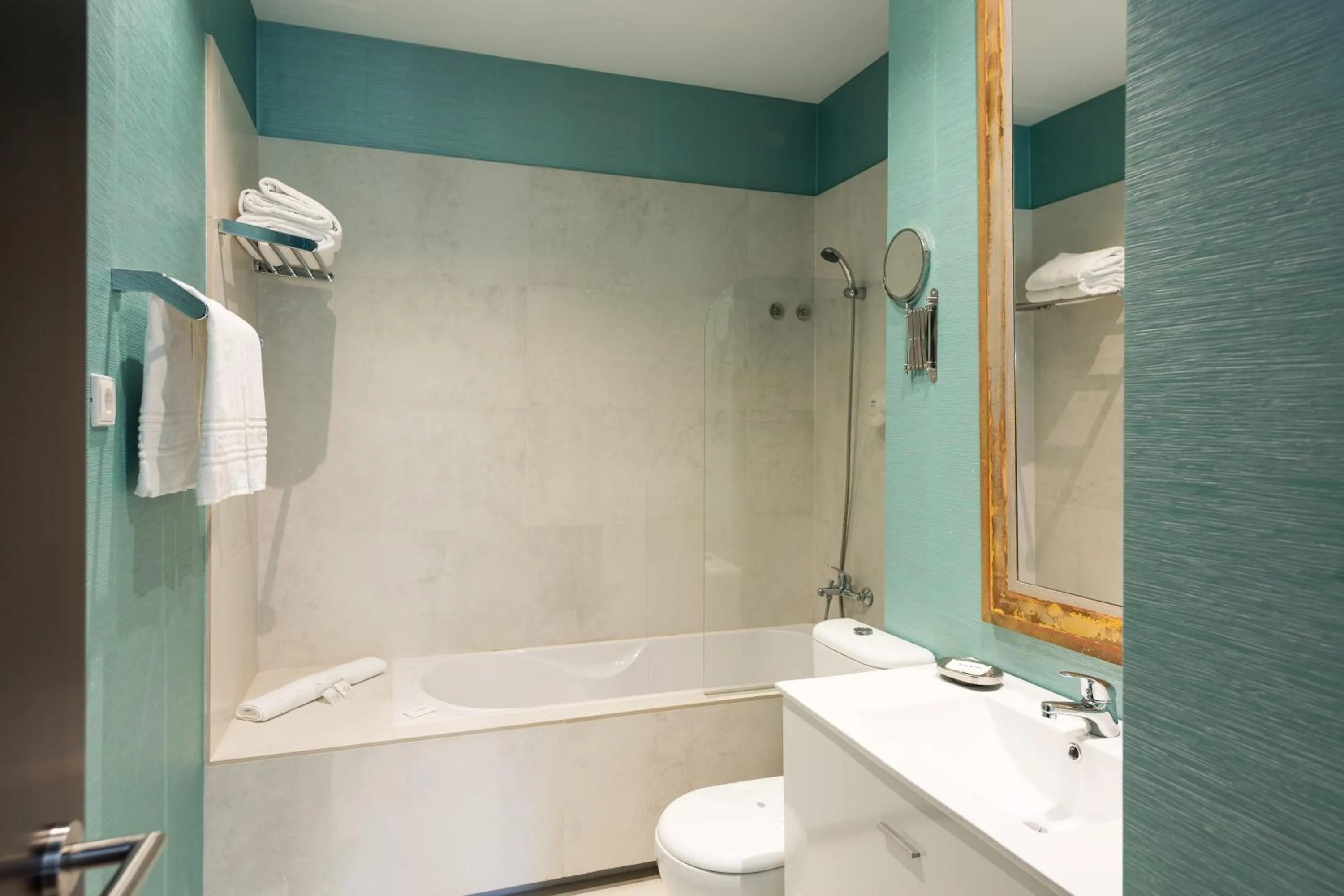 Toilet in Alfama - Lisbon Lounge Suites