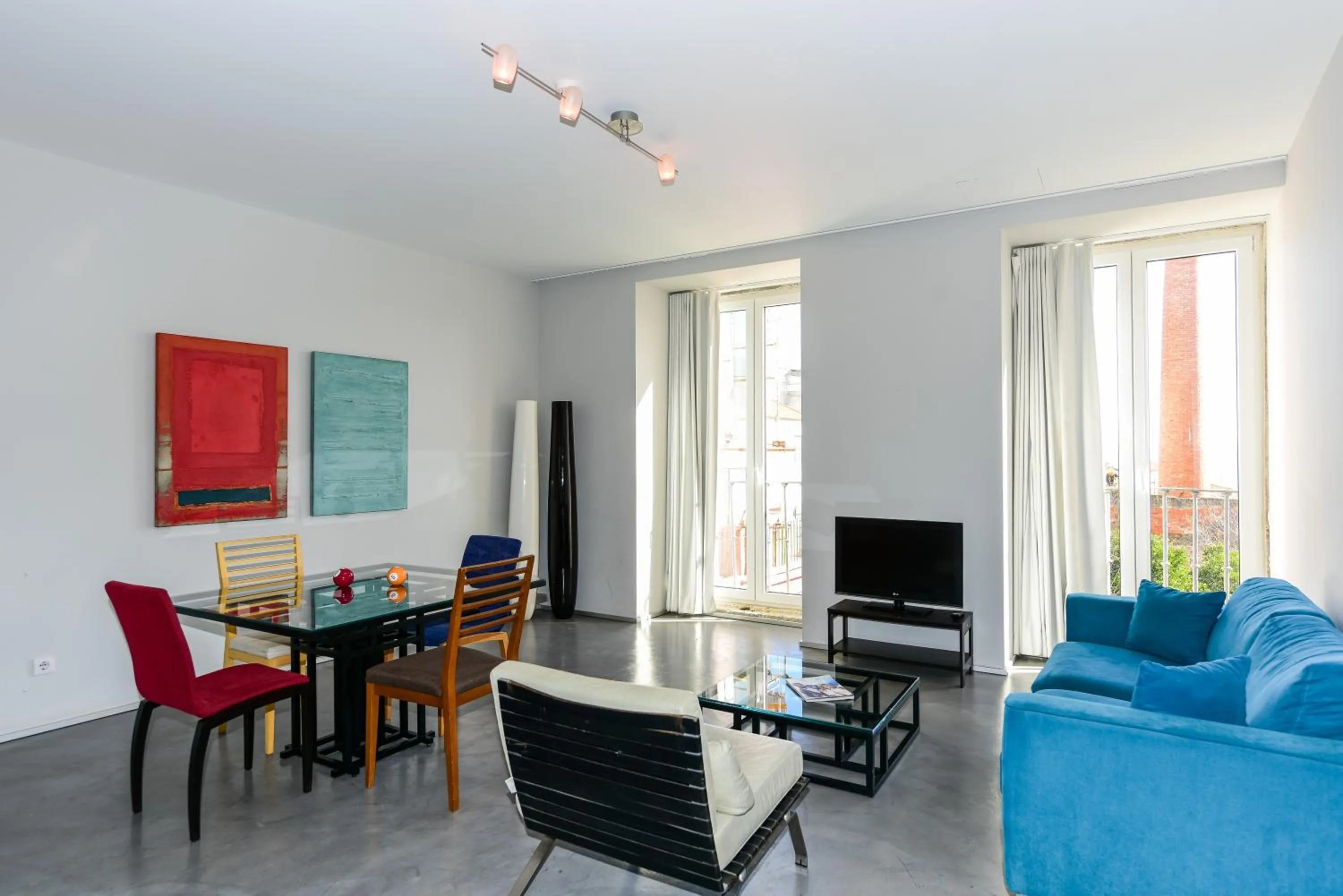 Communal lounge/ TV room in Alfama - Lisbon Lounge Suites