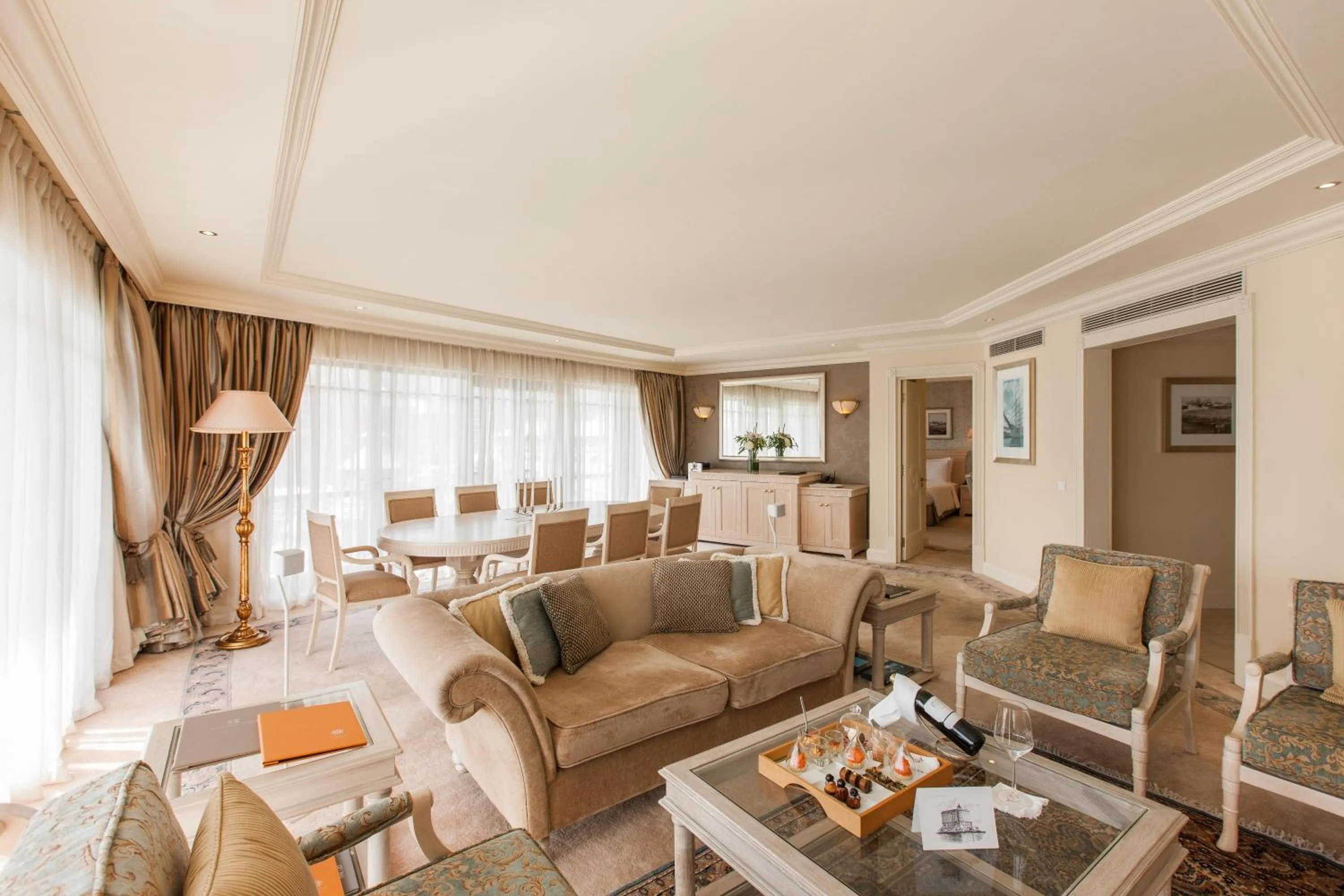 Photo of the whole room in Labourdonnais Waterfront Hotel