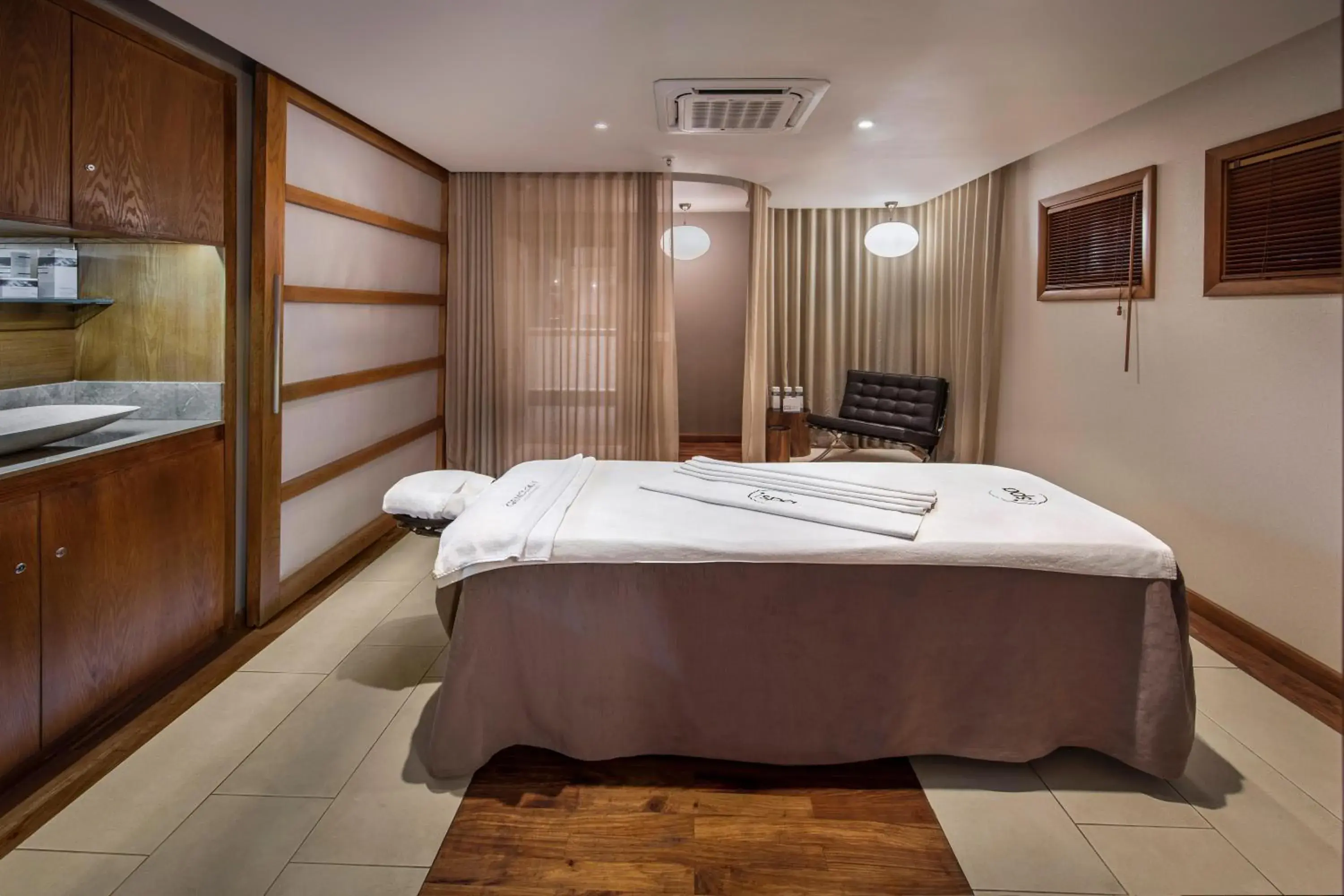 Spa and wellness centre/facilities, Bed in Labourdonnais Waterfront Hotel Spa and wellness centre/facilities, Bed in Labourdonnais Waterfront Hotel