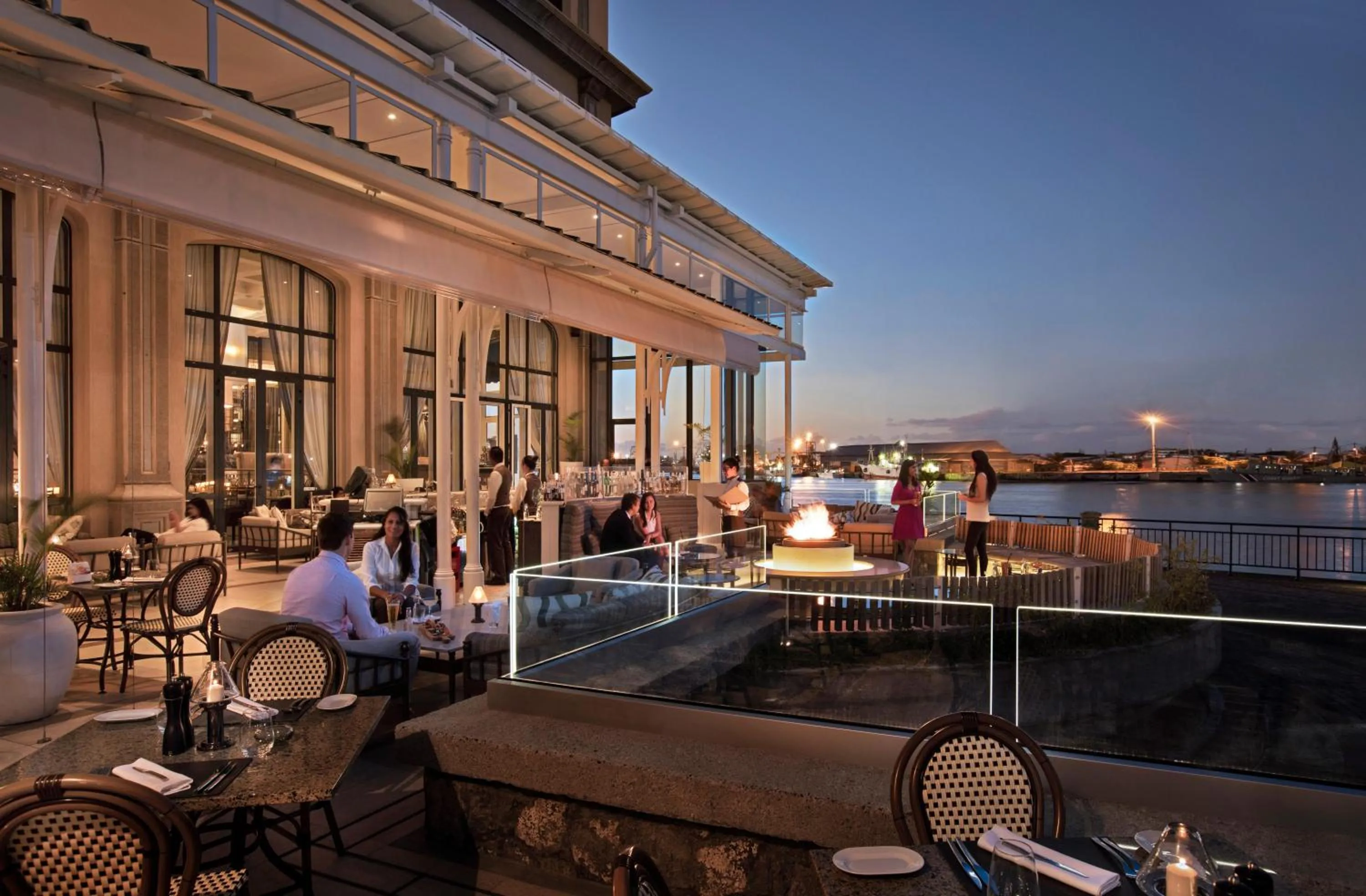 Lounge or bar in Labourdonnais Waterfront Hotel