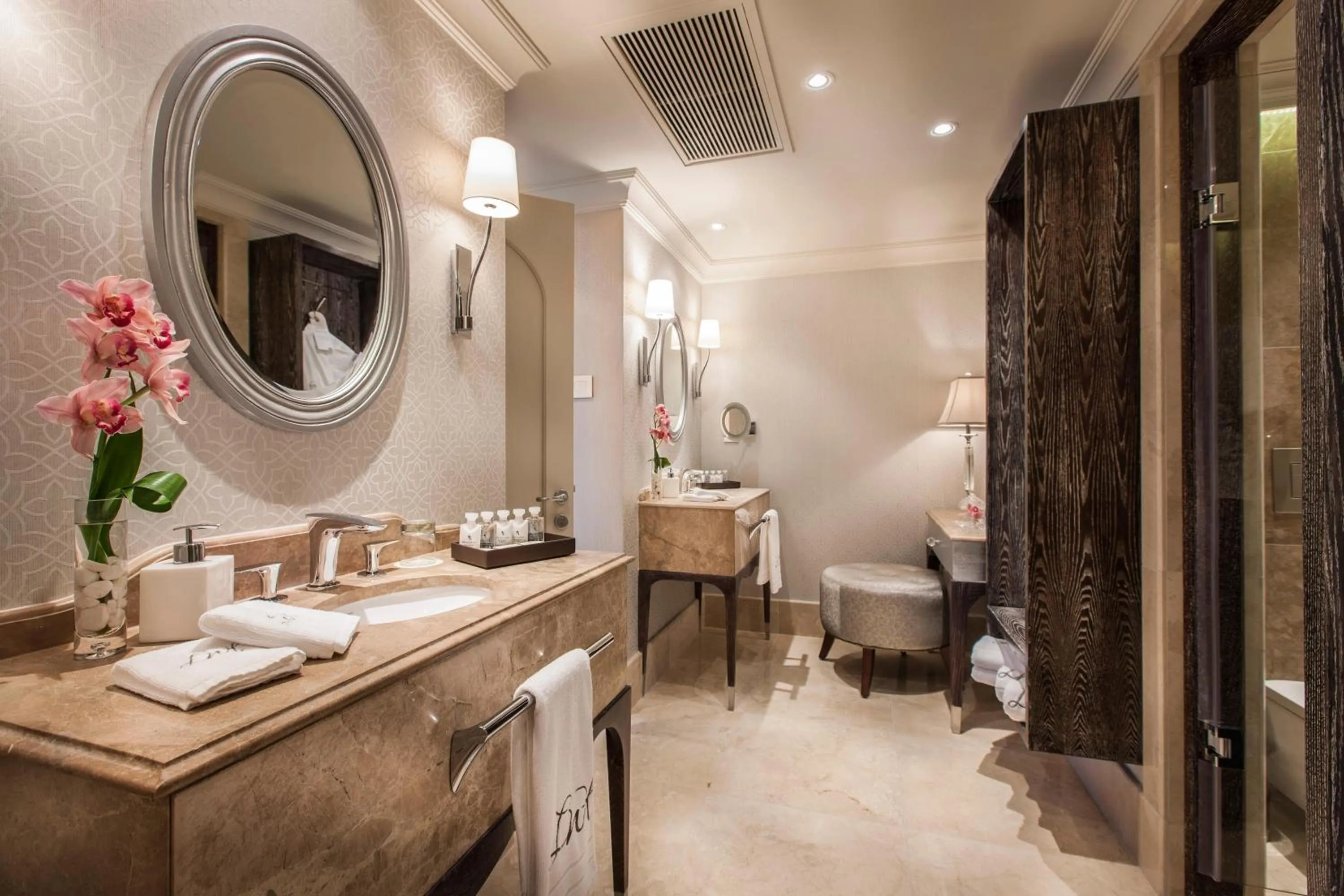 Bathroom in Labourdonnais Waterfront Hotel