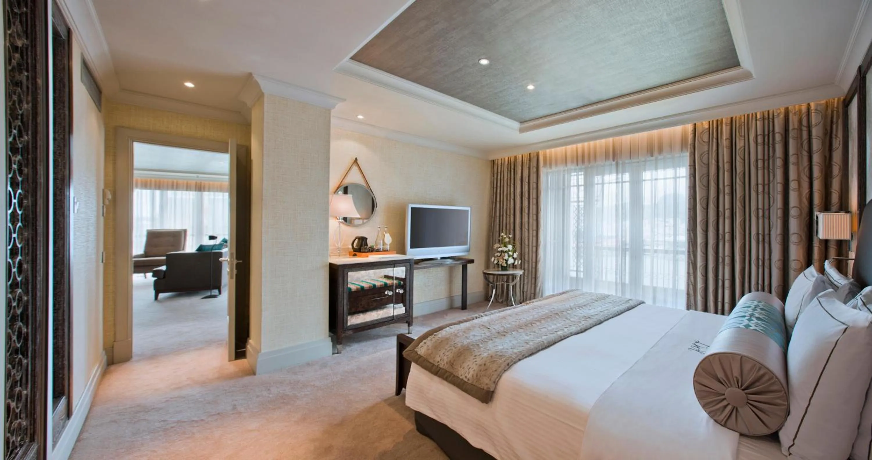 Photo of the whole room, Bed in Labourdonnais Waterfront Hotel