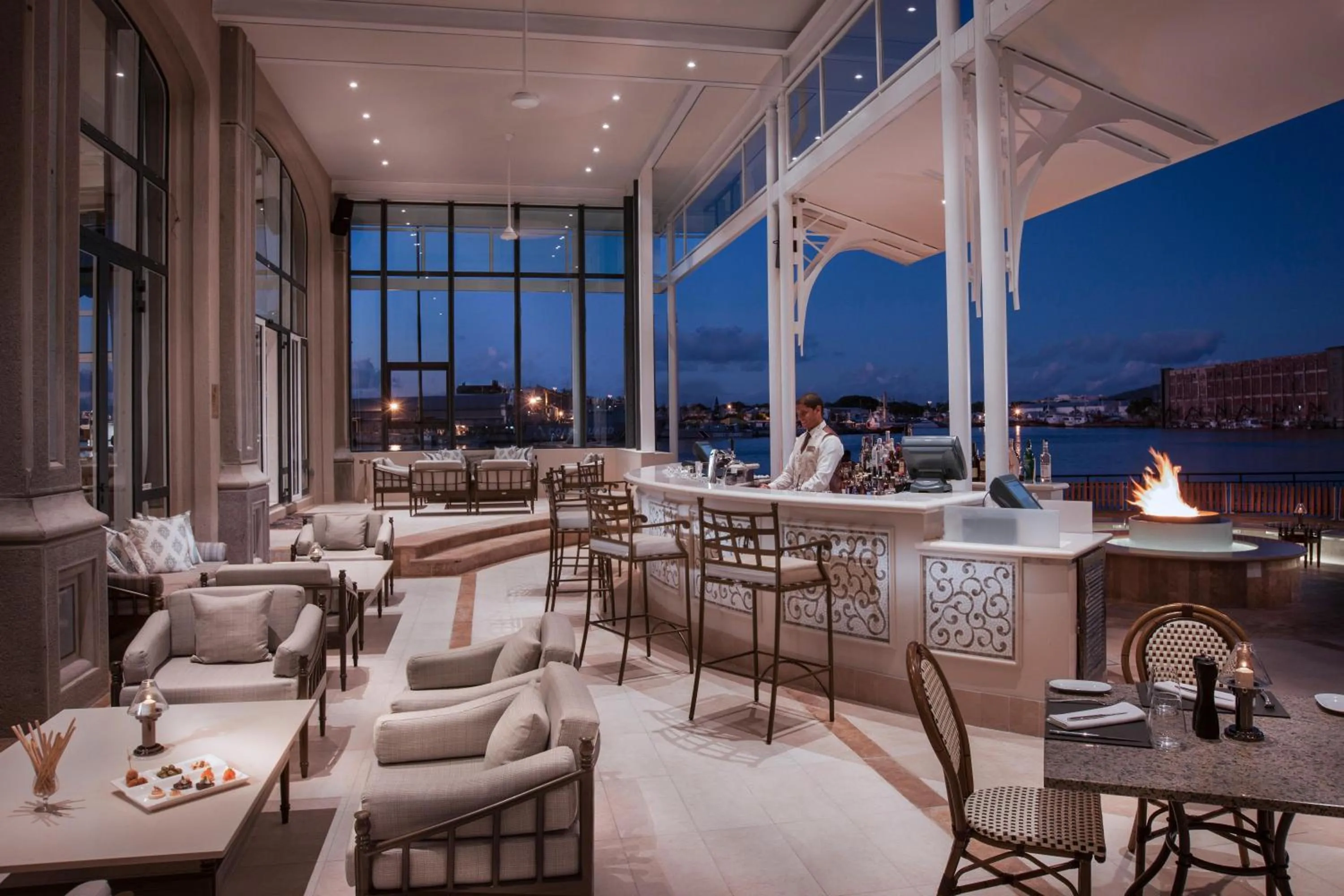 Lounge or bar in Labourdonnais Waterfront Hotel