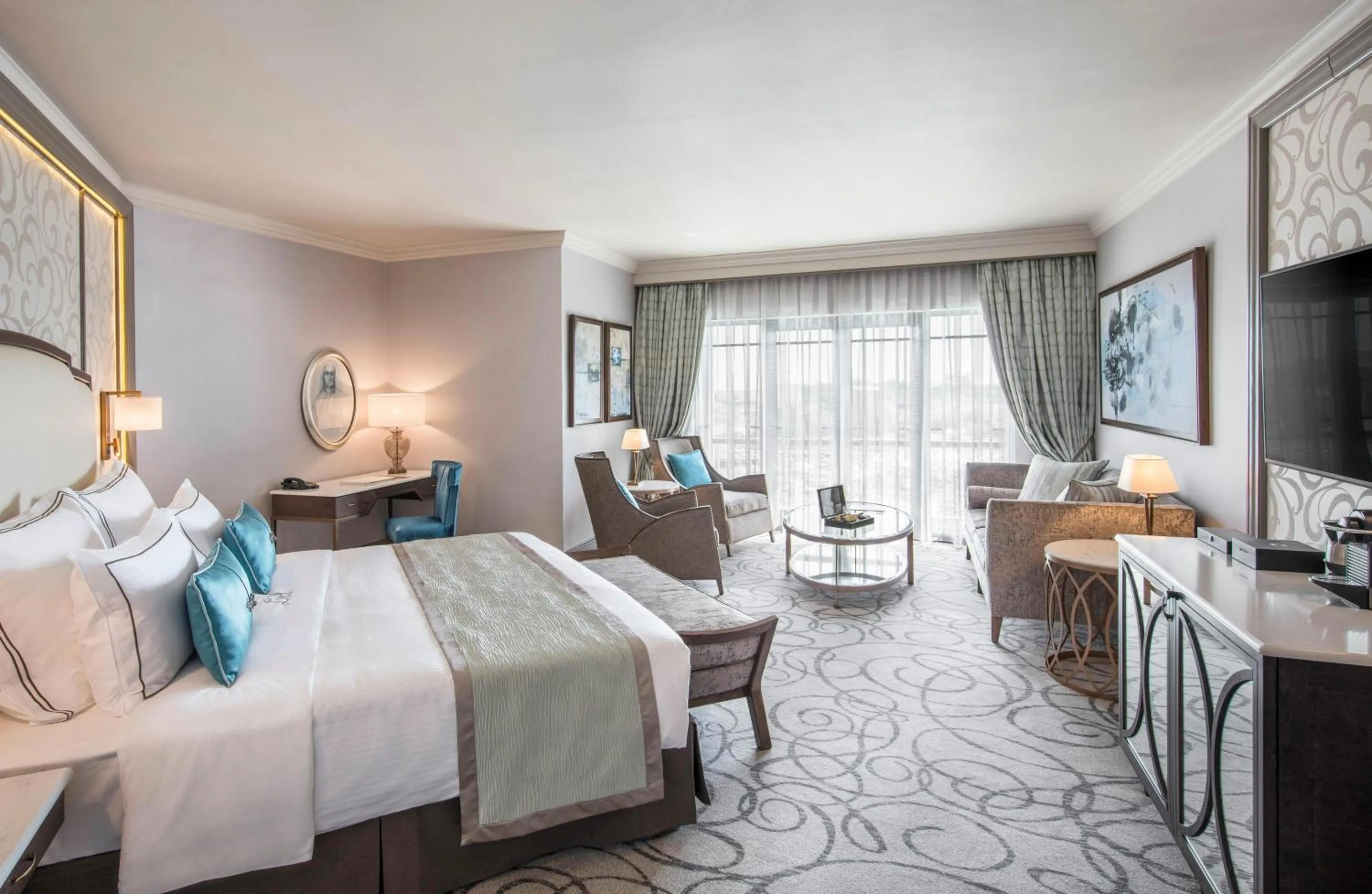 Photo of the whole room, Bed in Labourdonnais Waterfront Hotel