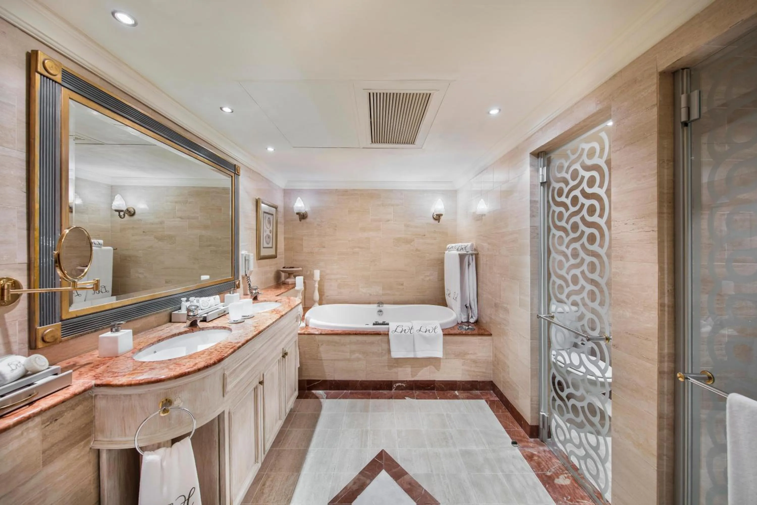 Bathroom in Labourdonnais Waterfront Hotel