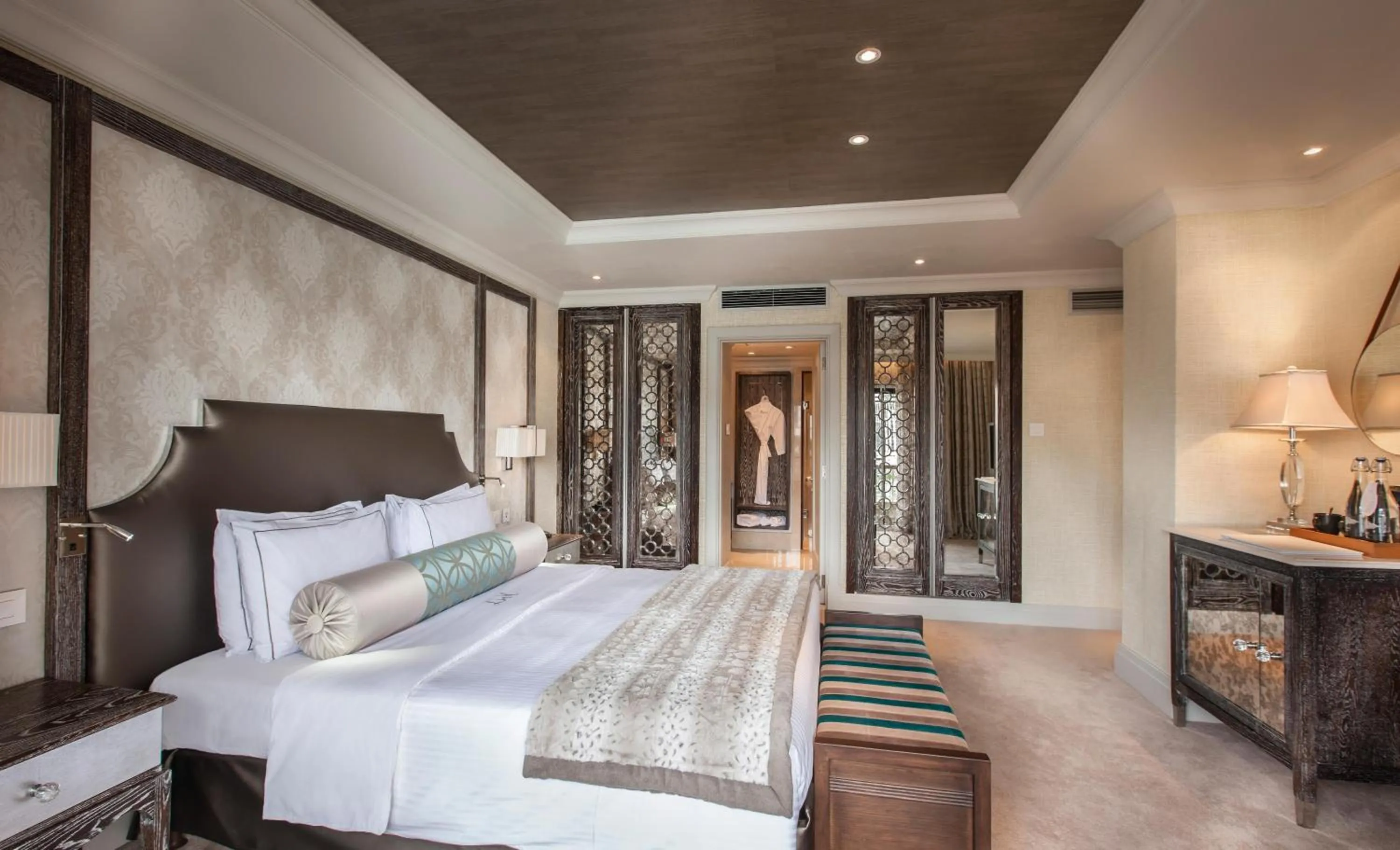 Photo of the whole room, Bed in Labourdonnais Waterfront Hotel