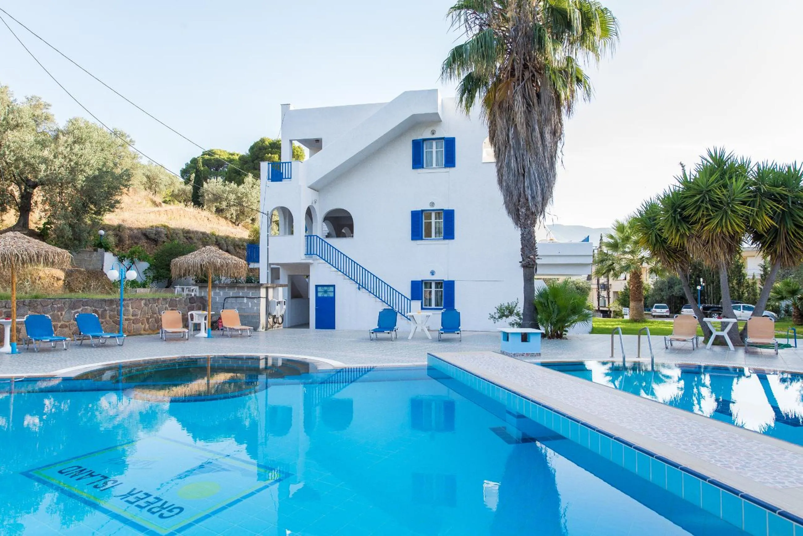 Swimming pool in Vassilis Studios