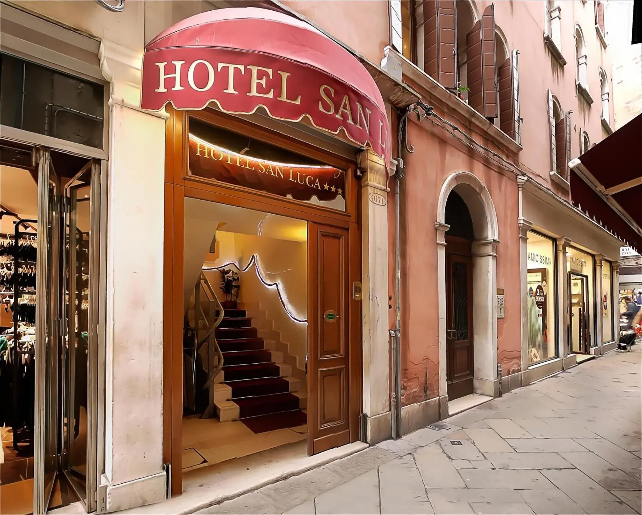Property building in Hotel San Luca Venezia Property building in Hotel San Luca Venezia