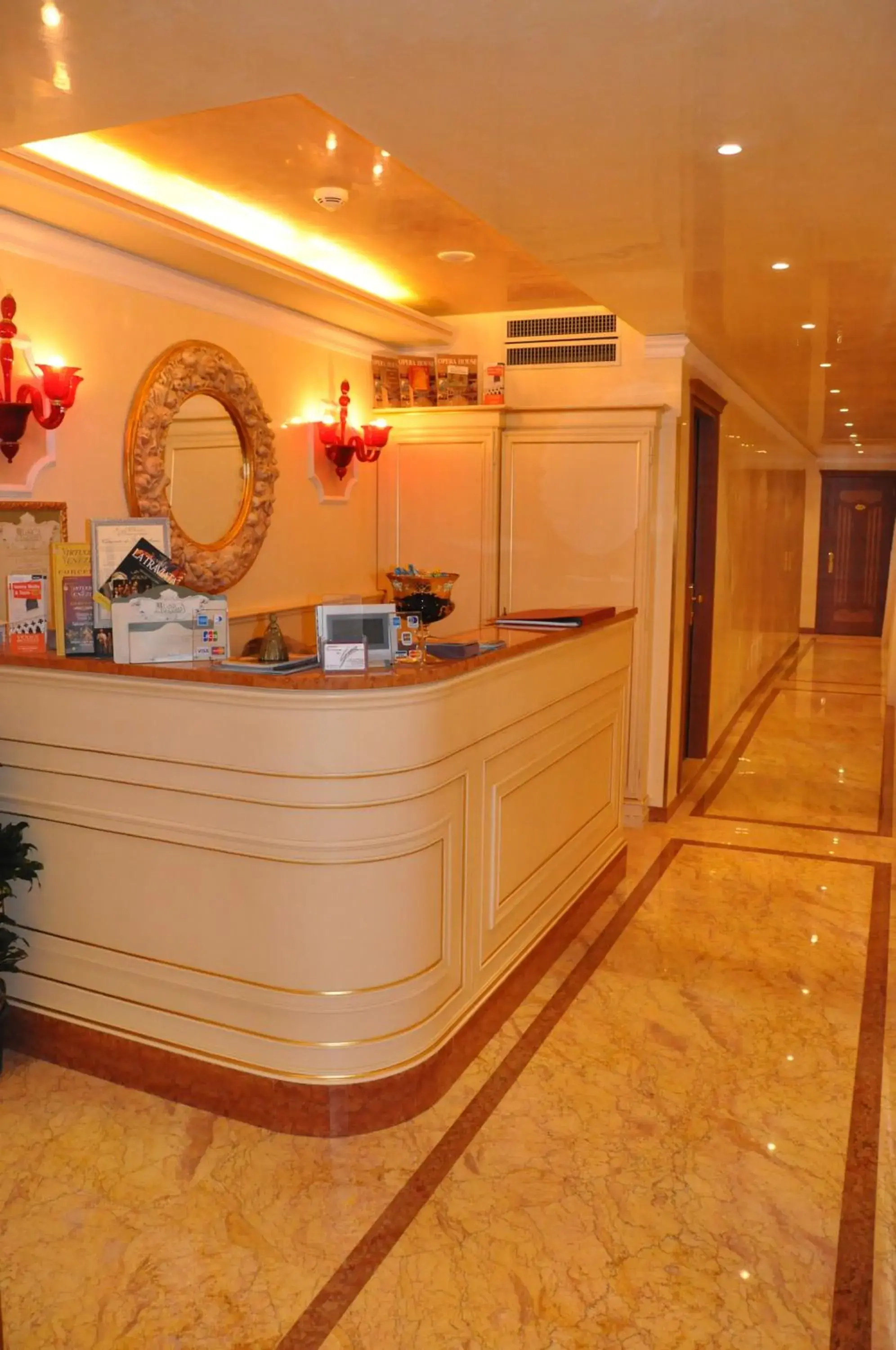 Lobby or reception in Hotel San Luca Venezia Lobby or reception in Hotel San Luca Venezia