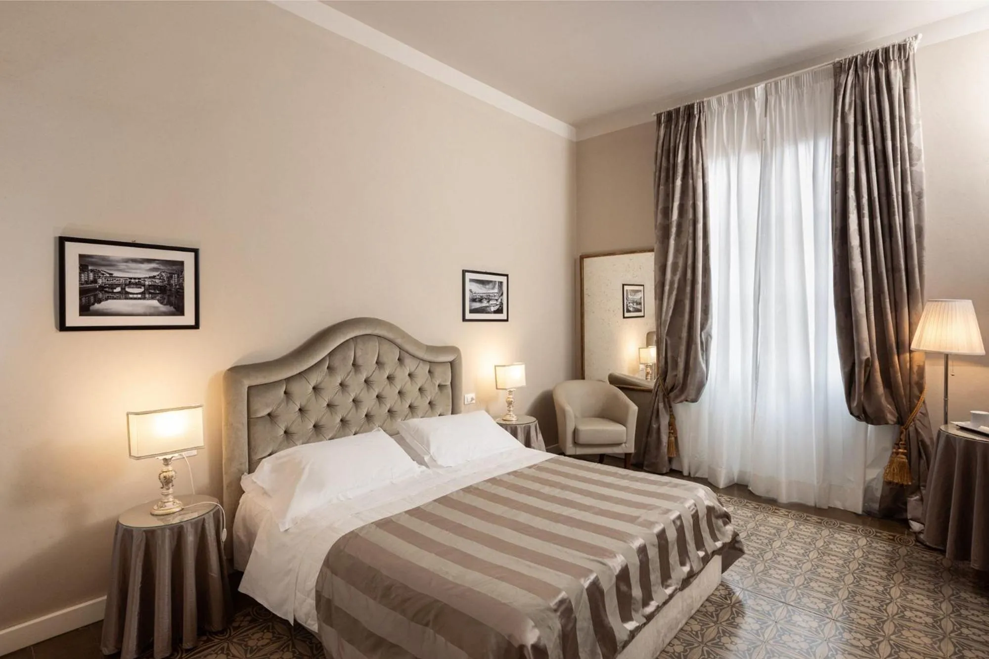 Bed in Hotel Torre Guelfa Palazzo Acciaiuoli