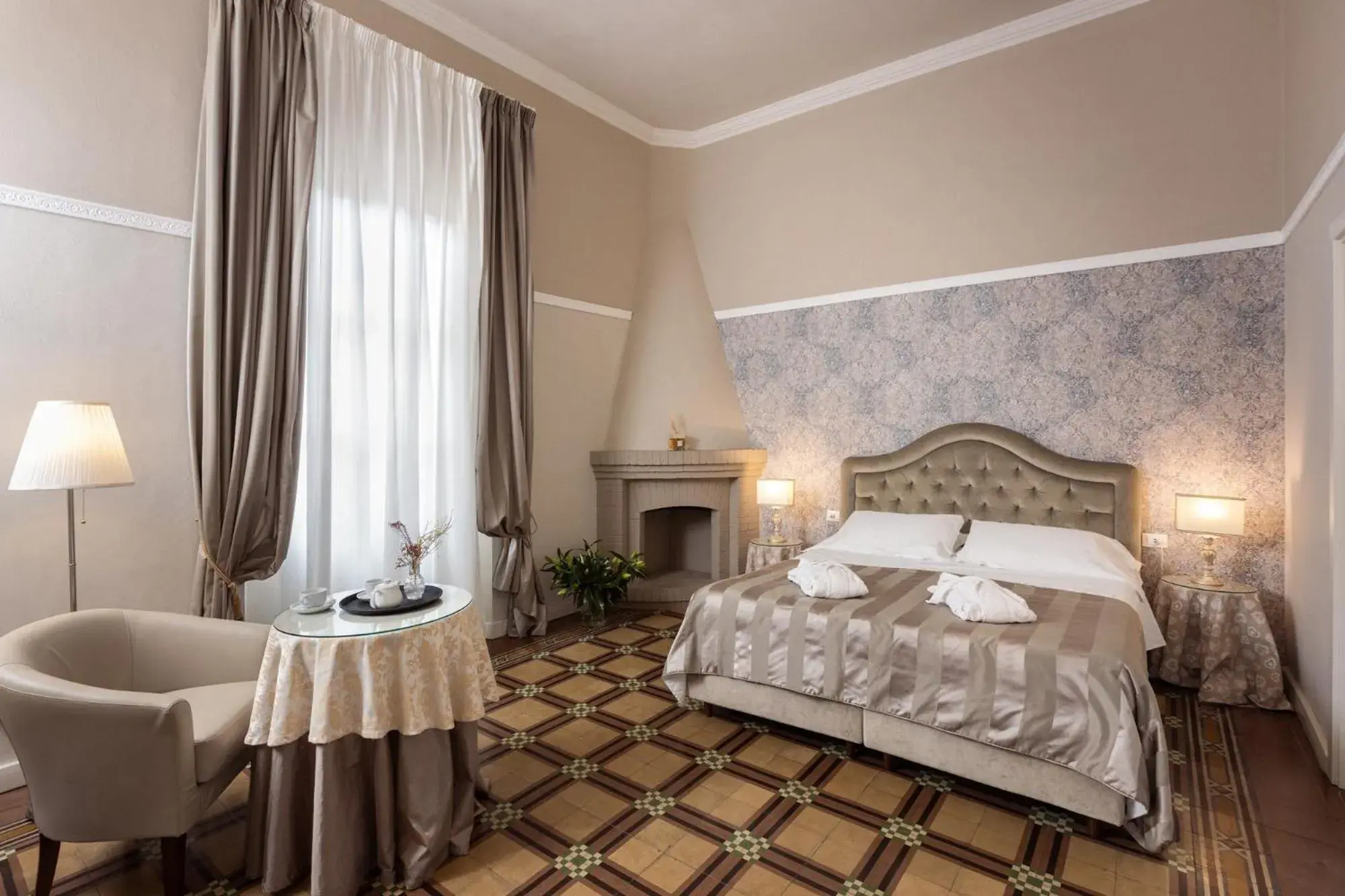 Bed in Hotel Torre Guelfa Palazzo Acciaiuoli Bed in Hotel Torre Guelfa Palazzo Acciaiuoli