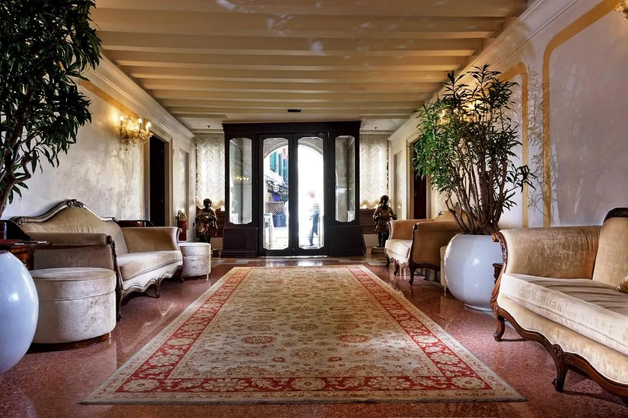 Lobby or reception in Hotel Ai Reali - Small Luxury Hotels of the World