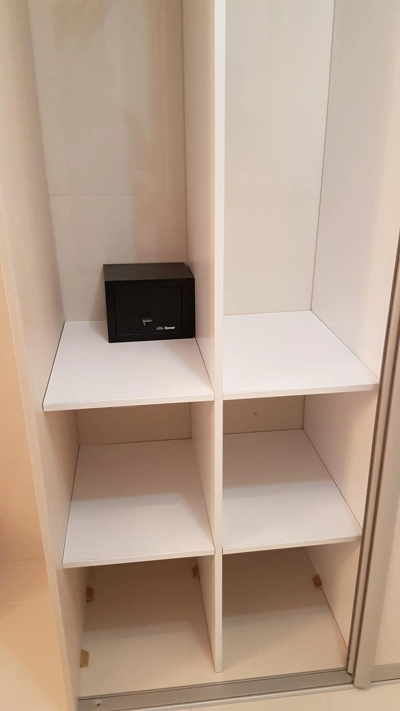 Triple King Room in ĆIRO HOTEL - free parking