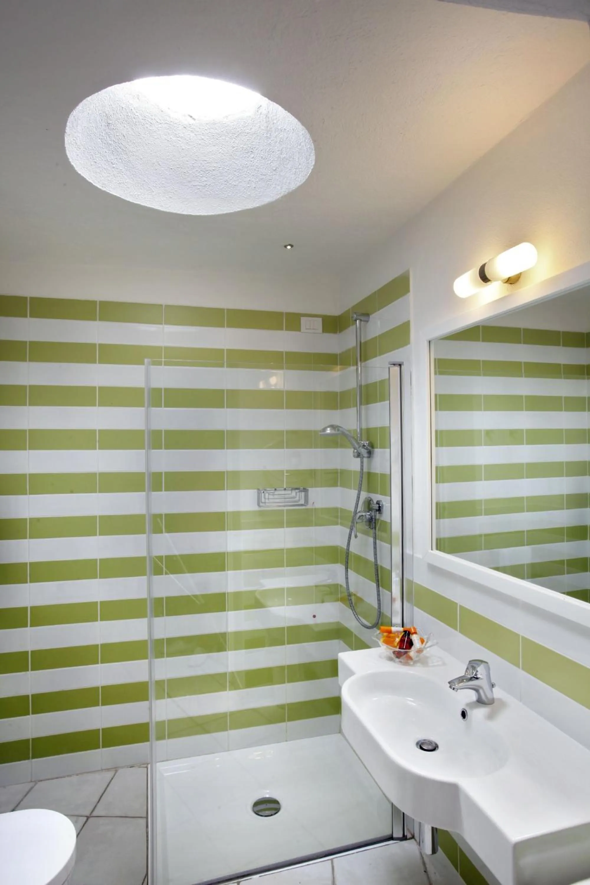 Shower in Hotel Mare Pineta