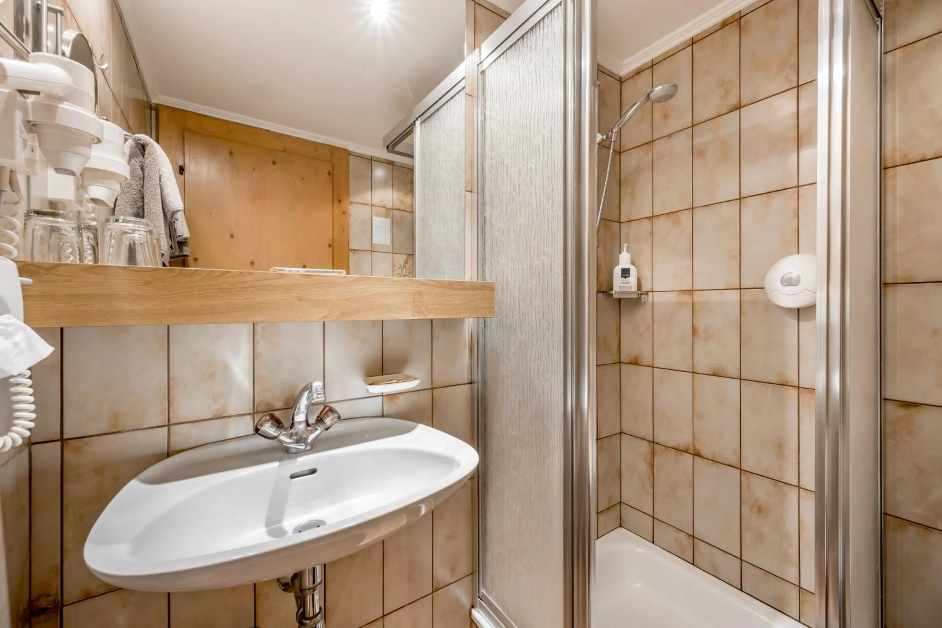 Shower in Hotel Almhof