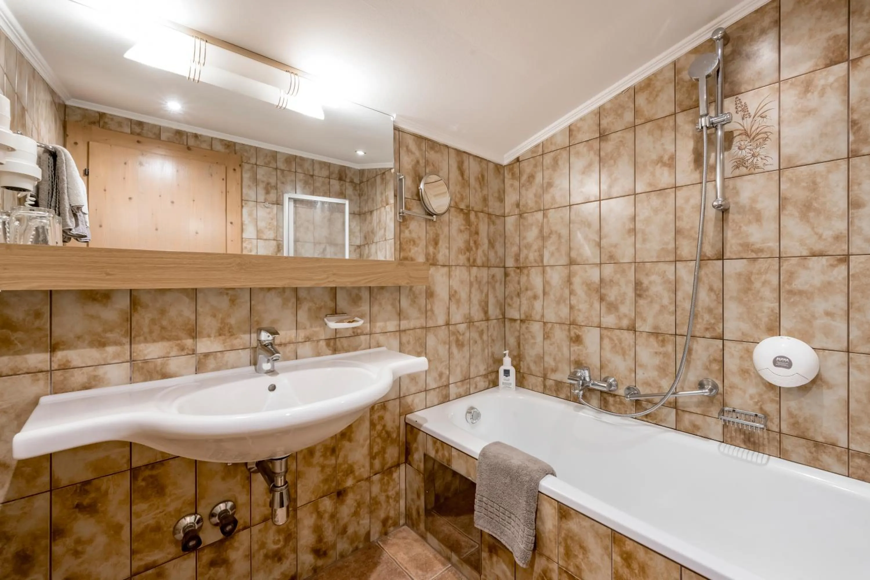 Bathroom in Hotel Almhof