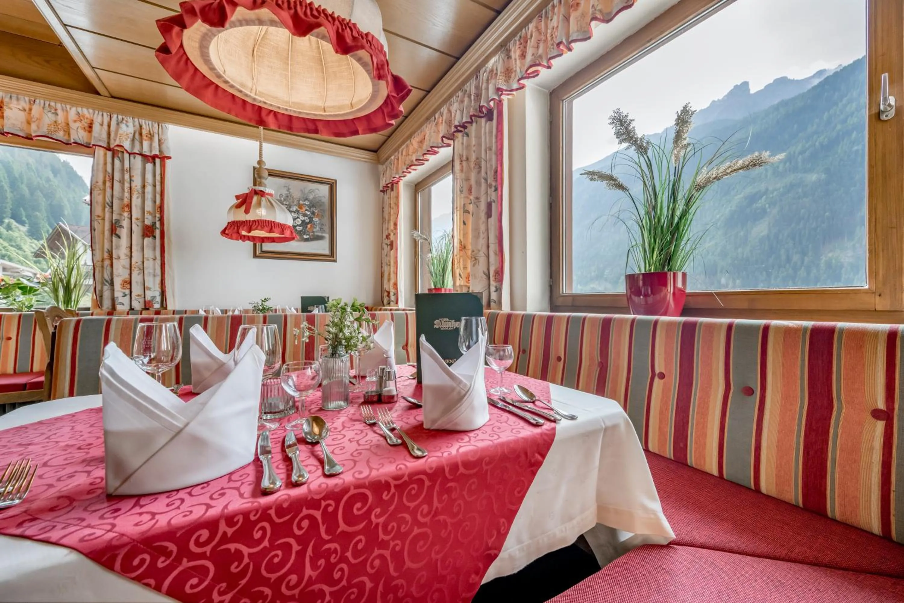 Restaurant/places to eat in Hotel Almhof