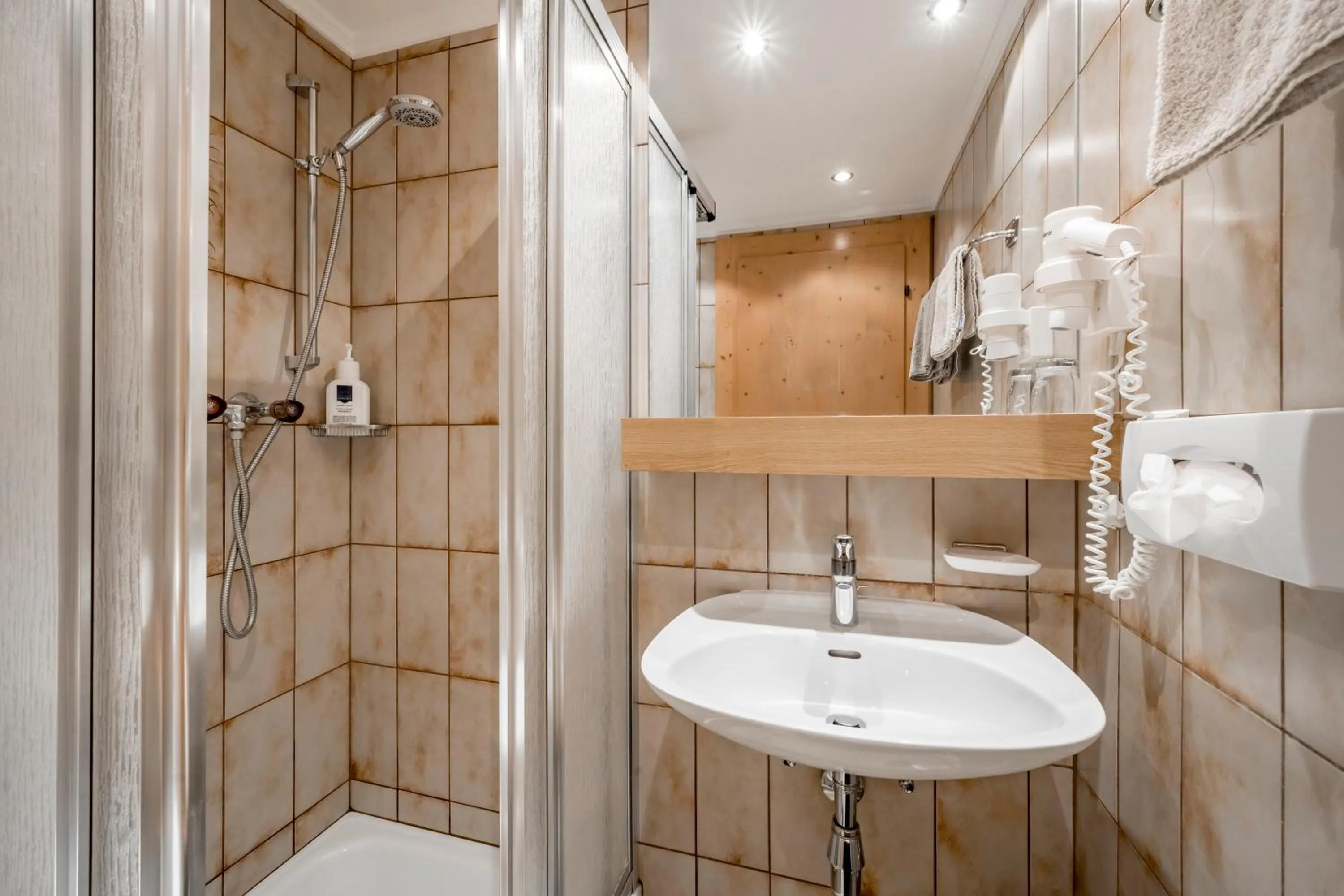 Shower in Hotel Almhof