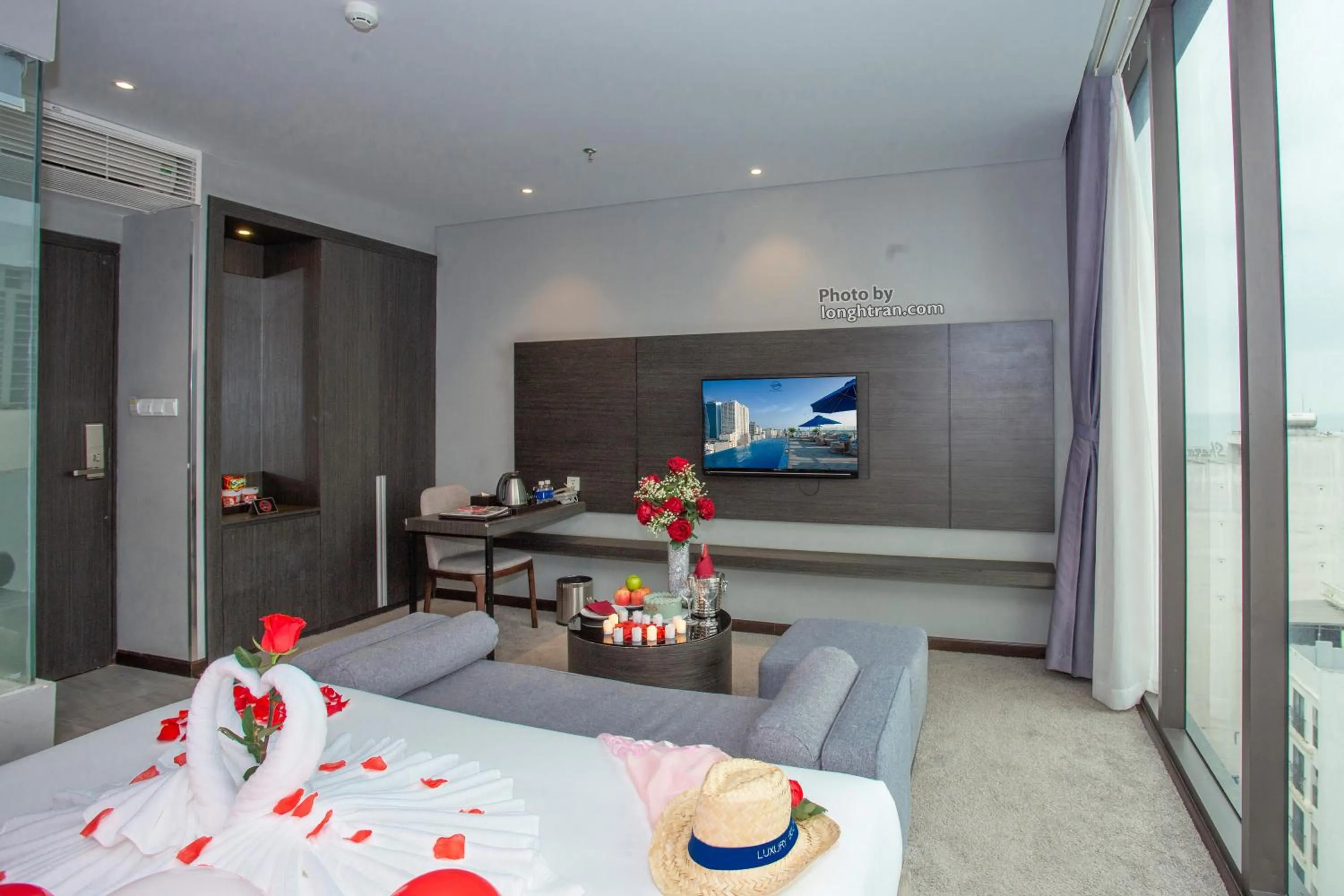 Property building in Grand Ocean Luxury Boutique - Infinity Rooftop Pool