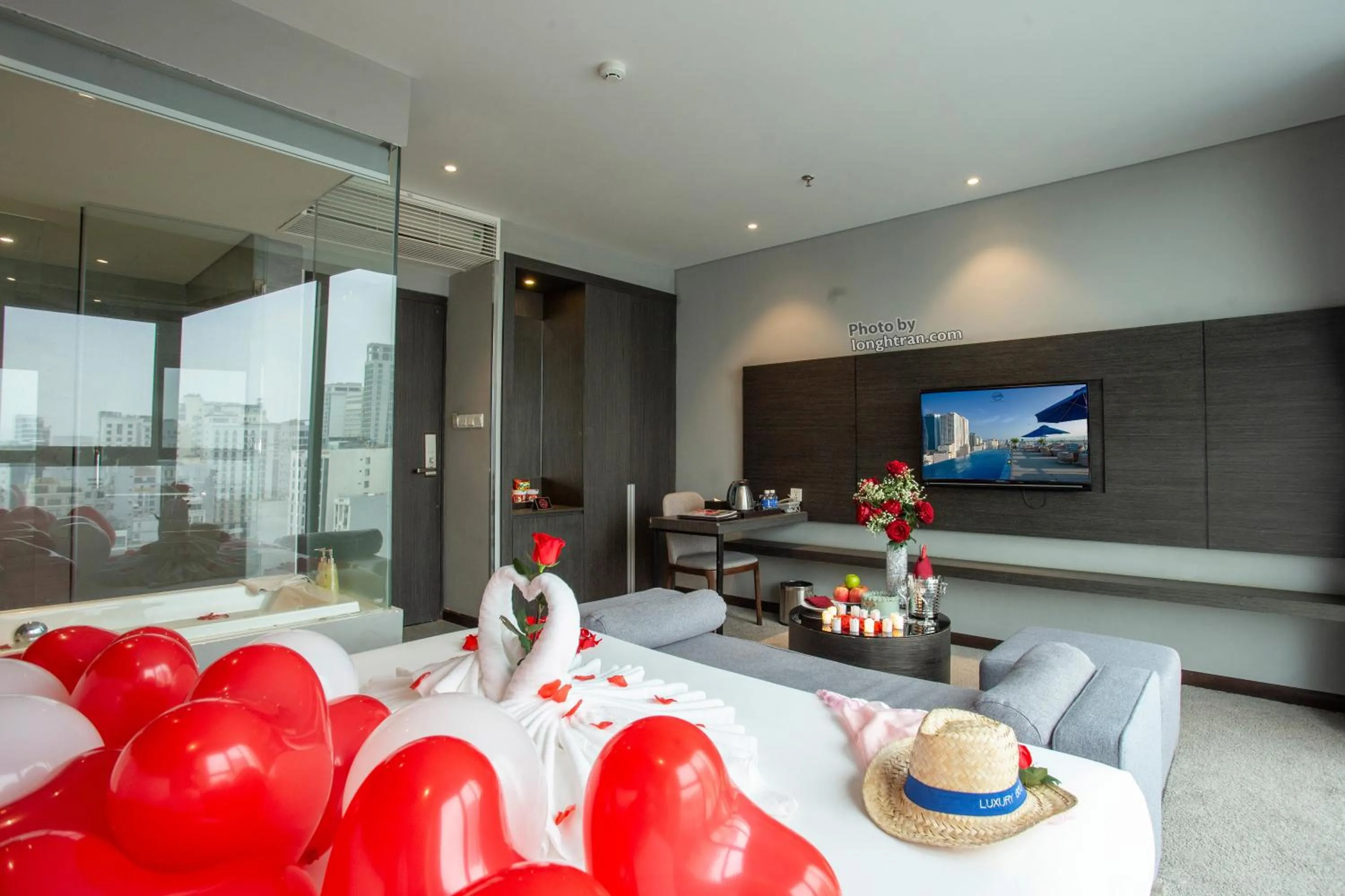 Property building in Grand Ocean Luxury Boutique - Infinity Rooftop Pool