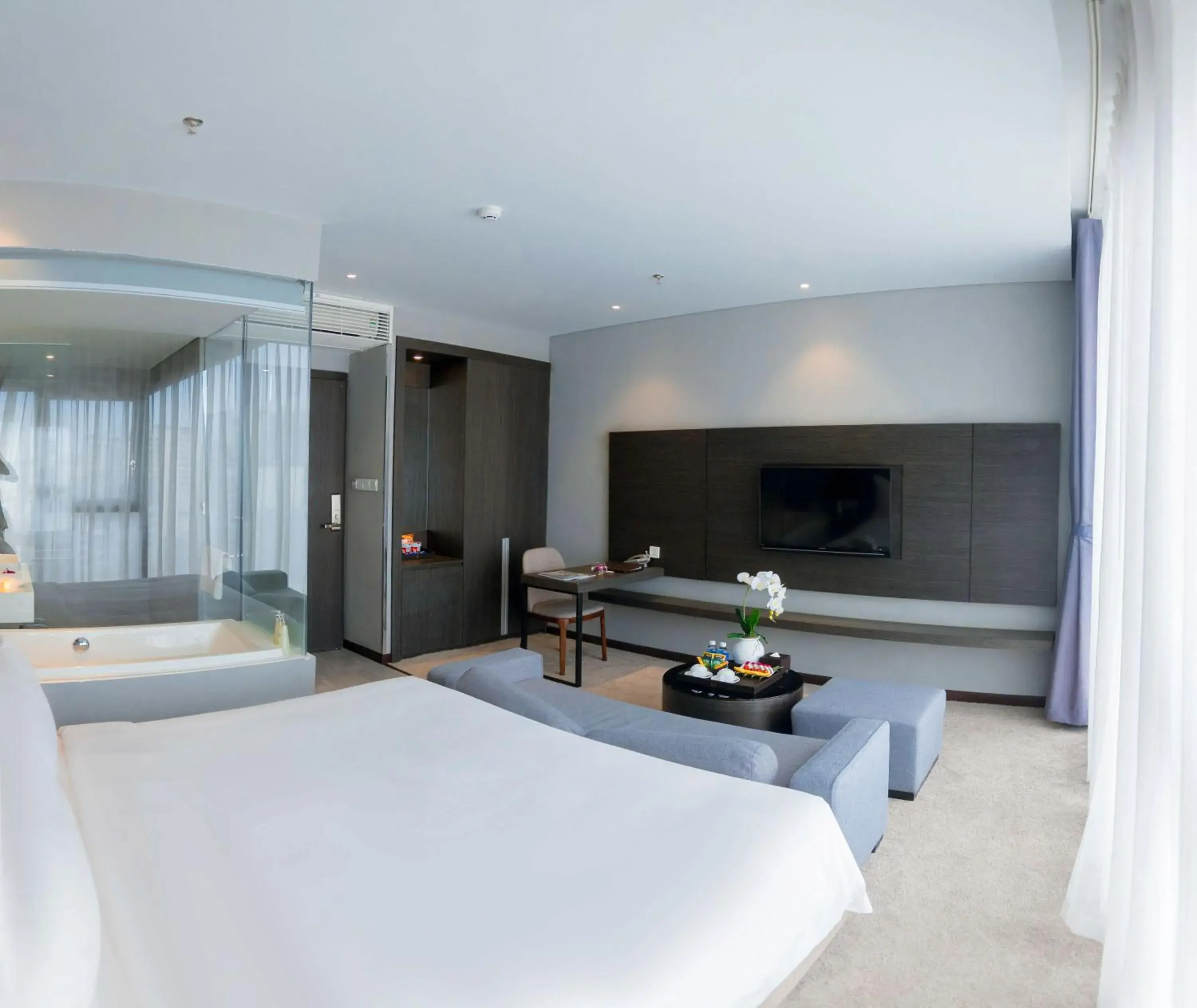 Bedroom, Bed in Grand Ocean Luxury Boutique - Infinity Rooftop Pool Bedroom, Bed in Grand Ocean Luxury Boutique - Infinity Rooftop Pool