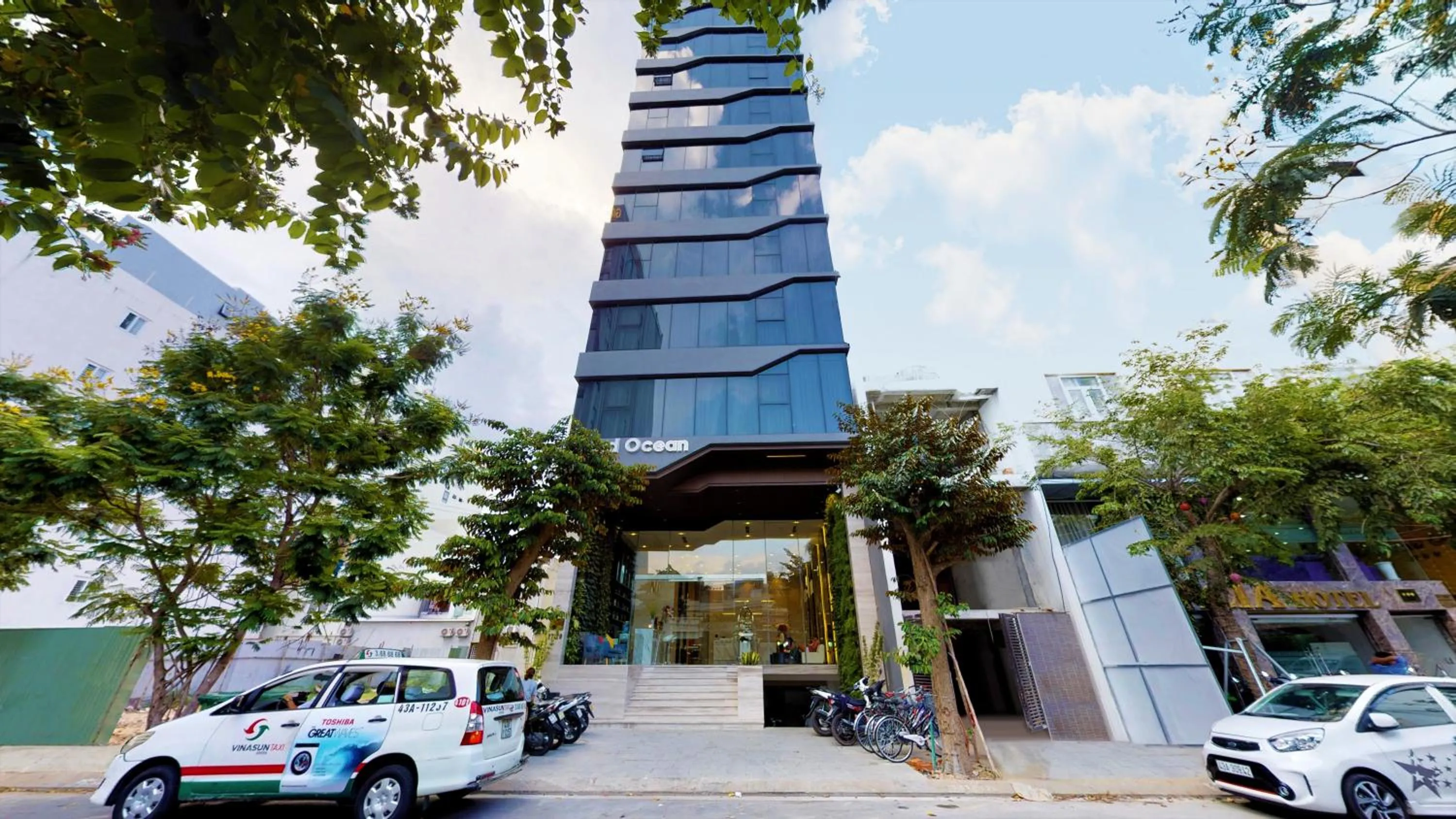 Property building in Grand Ocean Luxury Boutique - Infinity Rooftop Pool