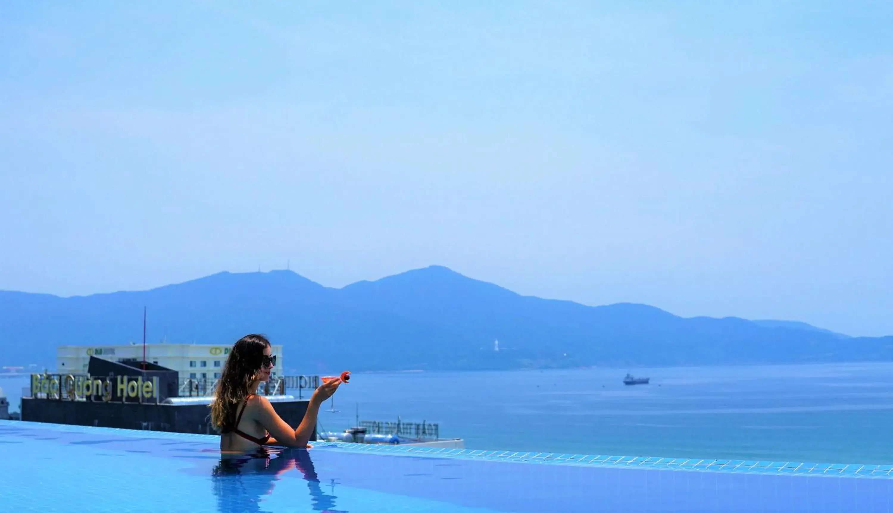Swimming pool in Grand Ocean Luxury Boutique - Infinity Rooftop Pool Swimming pool in Grand Ocean Luxury Boutique - Infinity Rooftop Pool