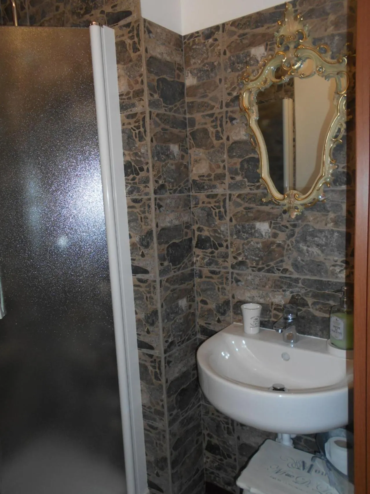 Bathroom in Jackie O' a la maison