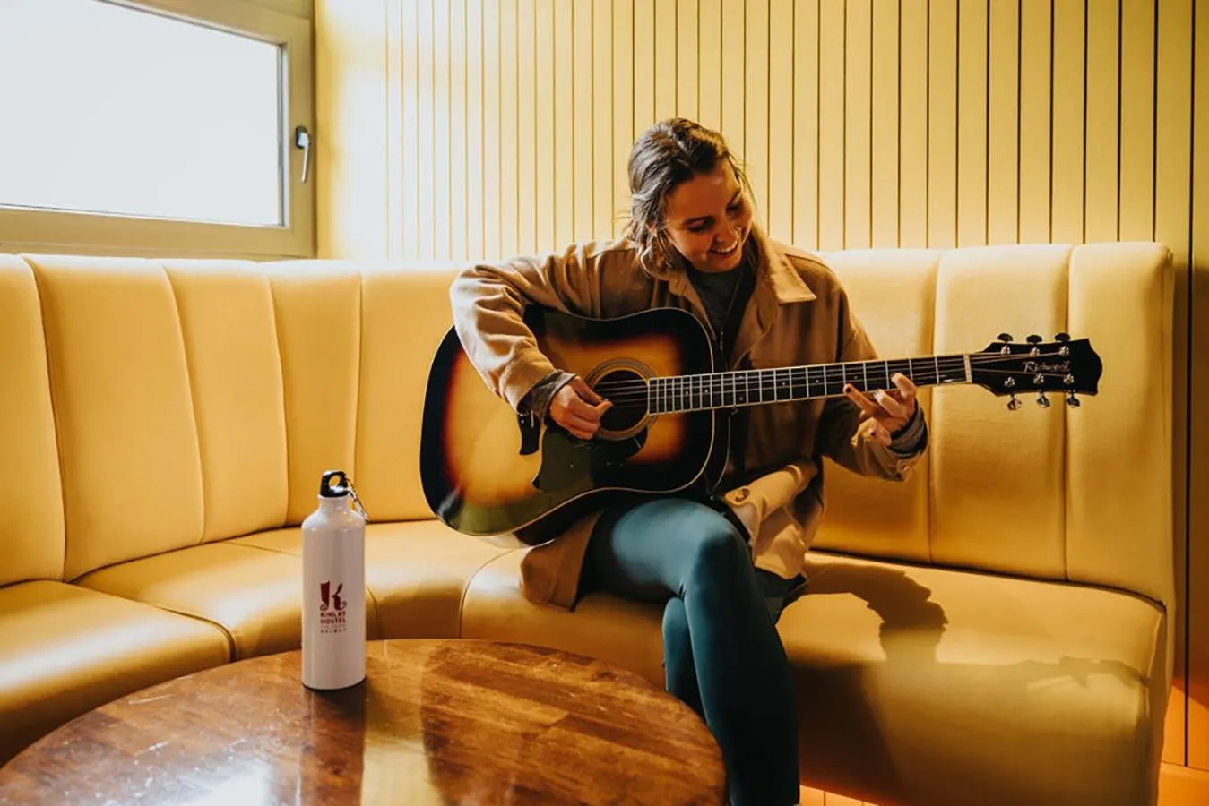 Communal lounge/ TV room in Kinlay Hostel Eyre Square