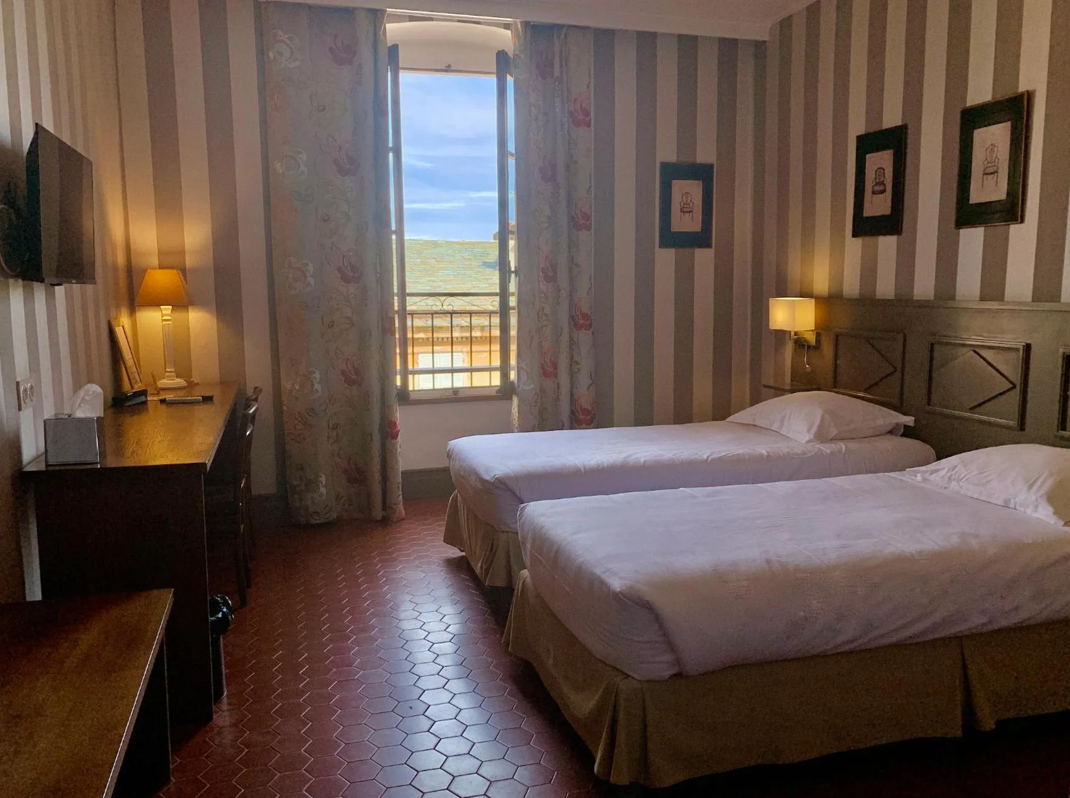 Bedroom, Bed in Hotel Central Bastia